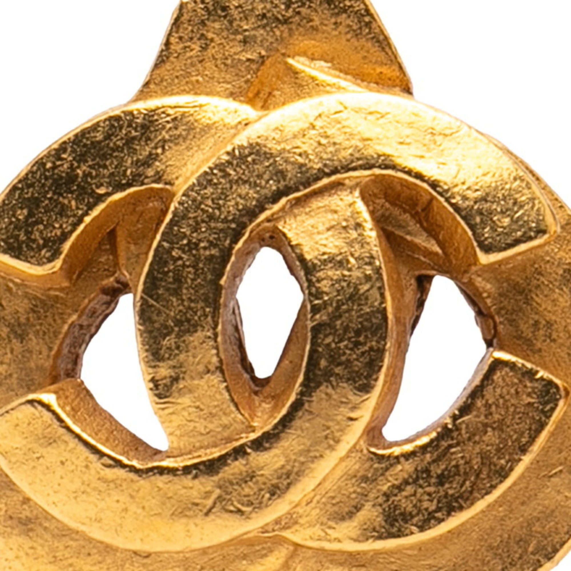 CC Logo Heart Clip-On Earrings Metal Gold-Tone Metal