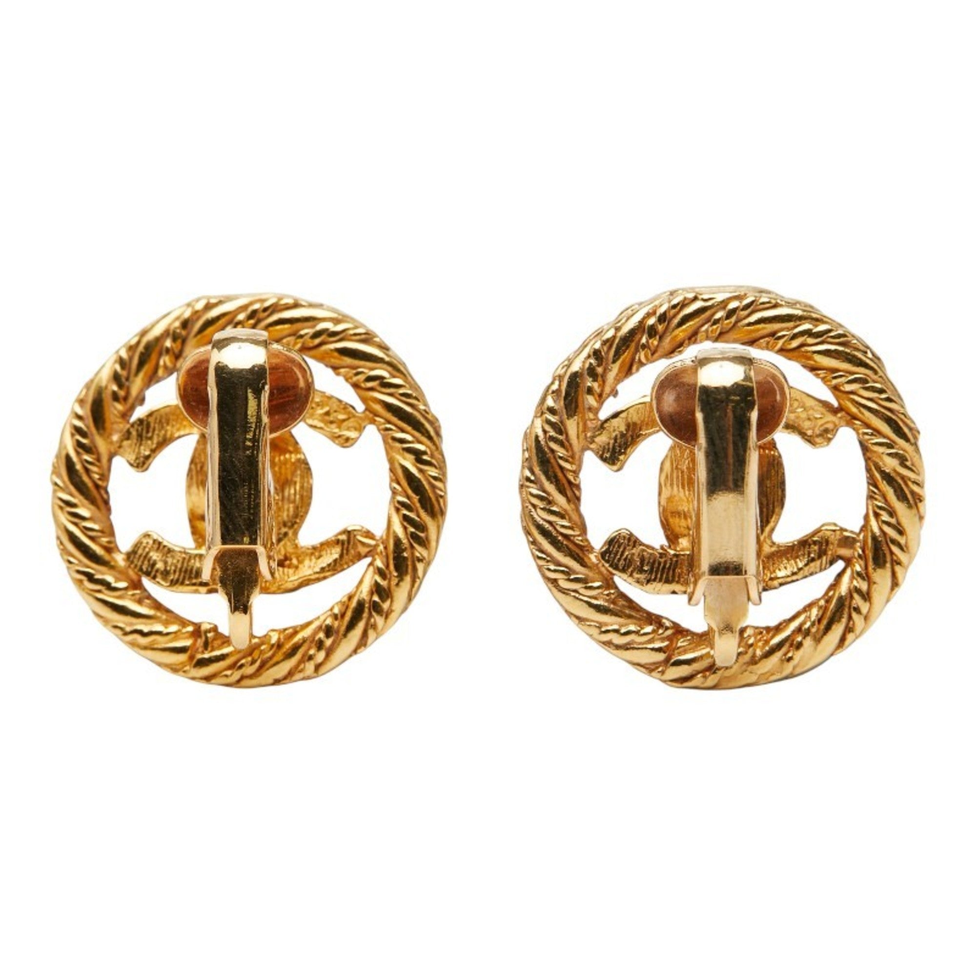 CC Logo Round Clip-On Earrings Metal Gold-Tone Metal