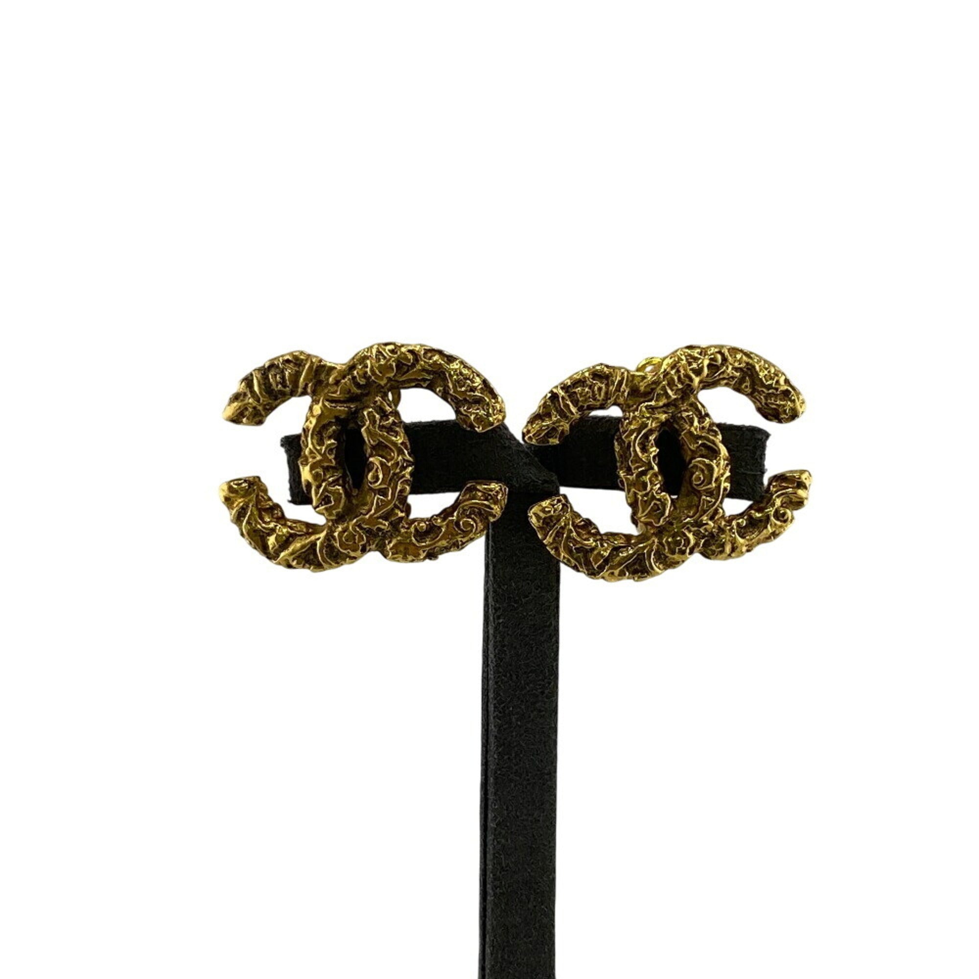 CC Logo Clip-On Earrings Metal Gold-Tone Metal