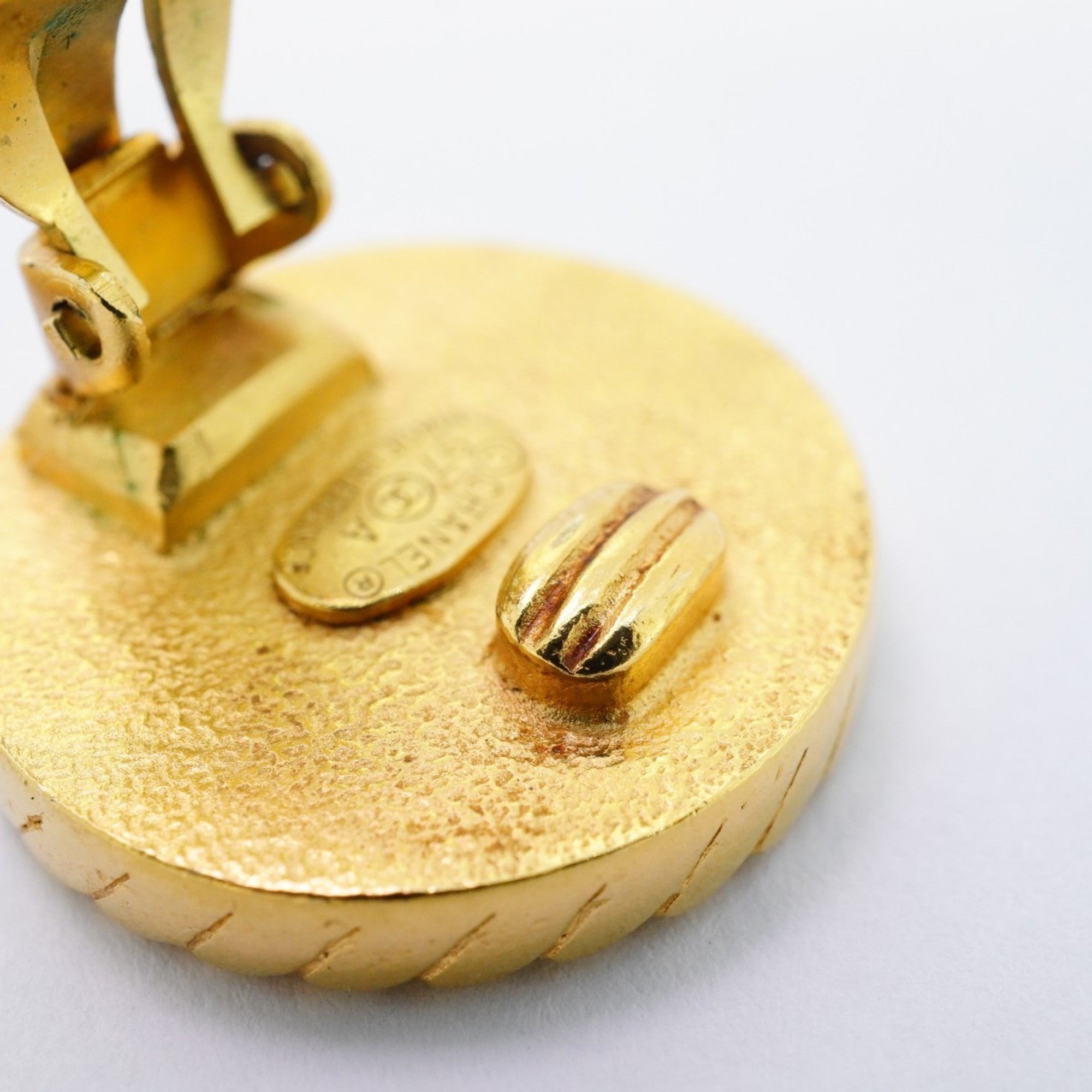 CC Logo Circle Clip-On Earrings Metal Gold-Tone Metal