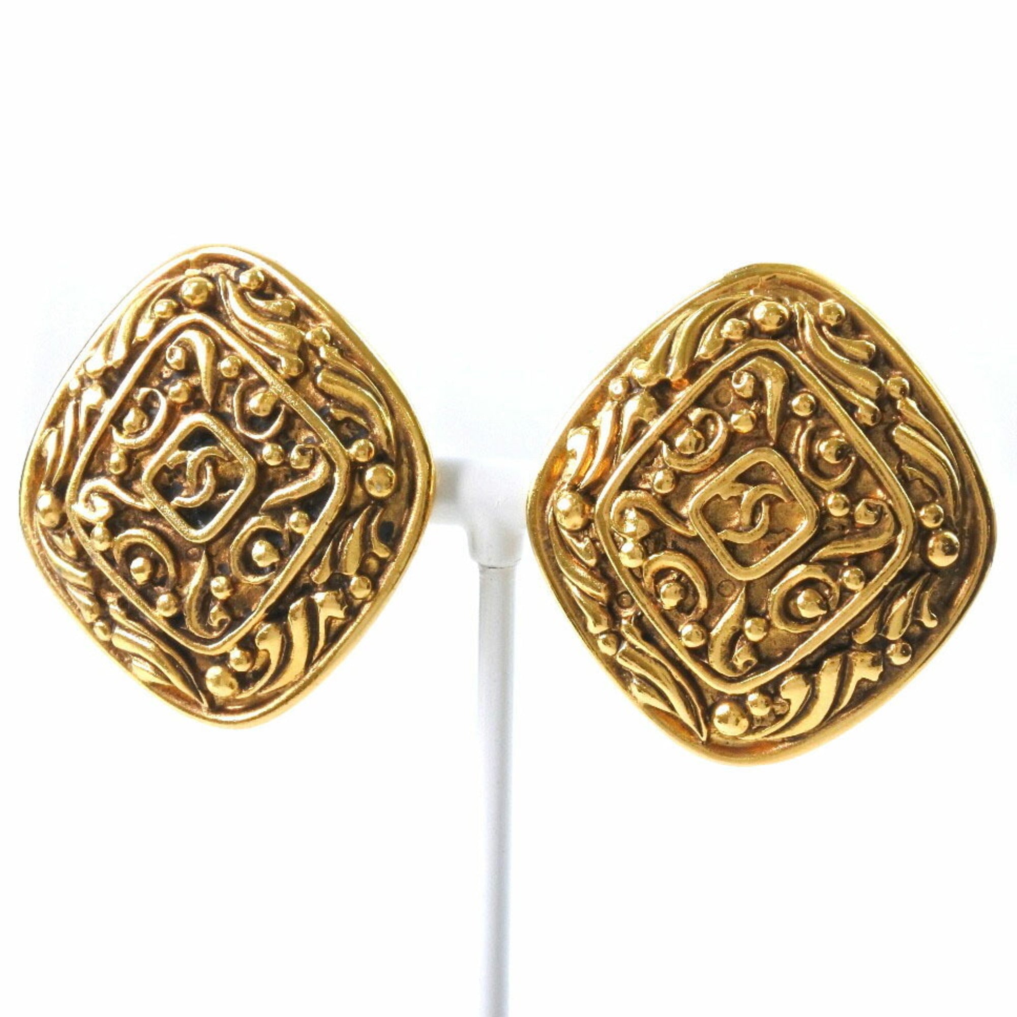 CC Logo Clip-On Earrings Metal Gold-Tone Metal