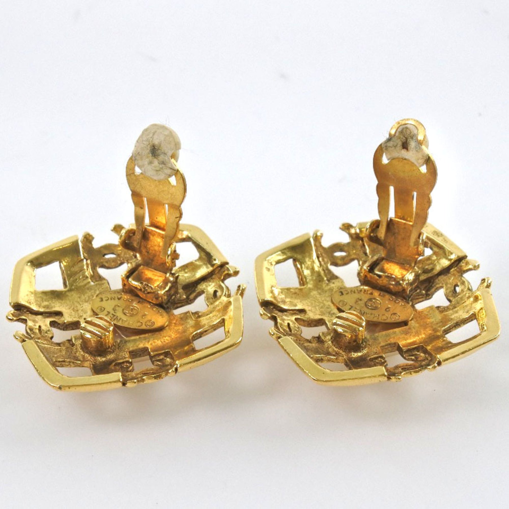 CC Logo Clip-On Earrings Metal Gold-Tone Metal