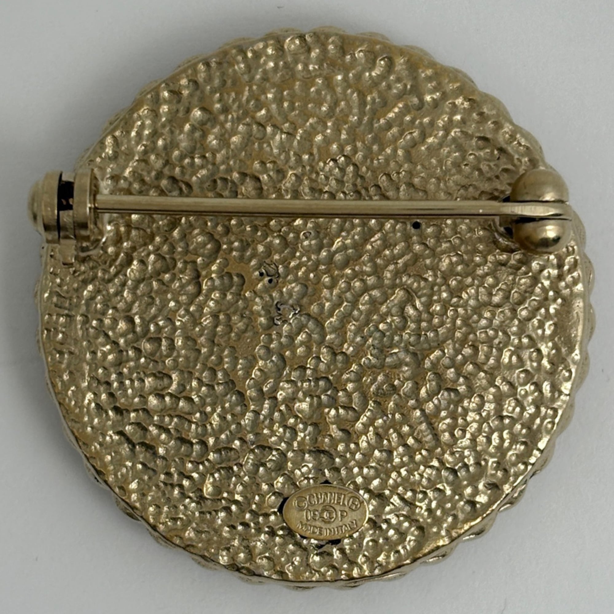 CC Logo Round Brooch Gold-Tone Metal