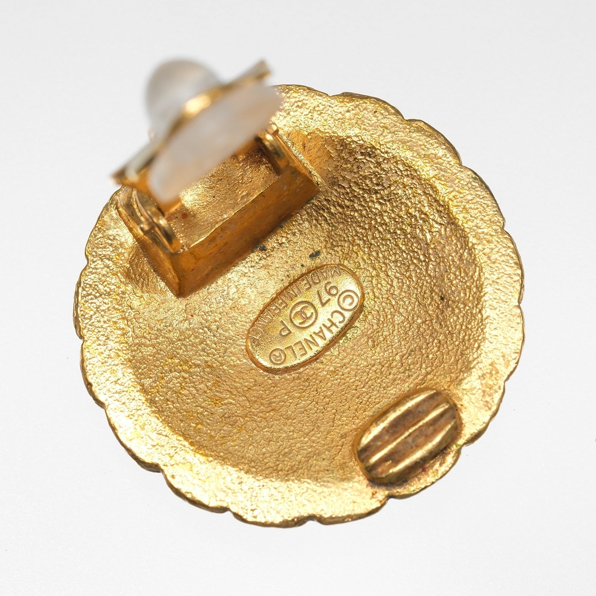 CC Logo Clip-On Single Earring Metal Gold-Tone Metal