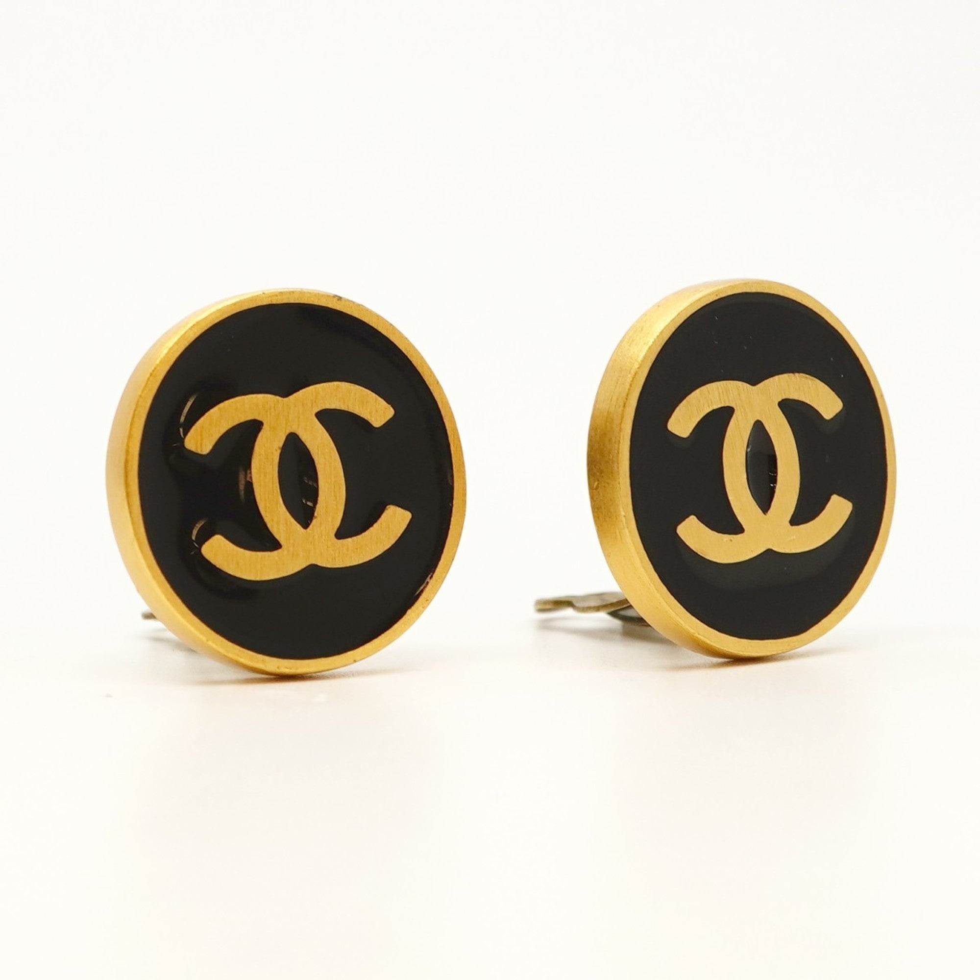 CC Logo Circle Clip-On Earrings Metal Gold-Tone Metal