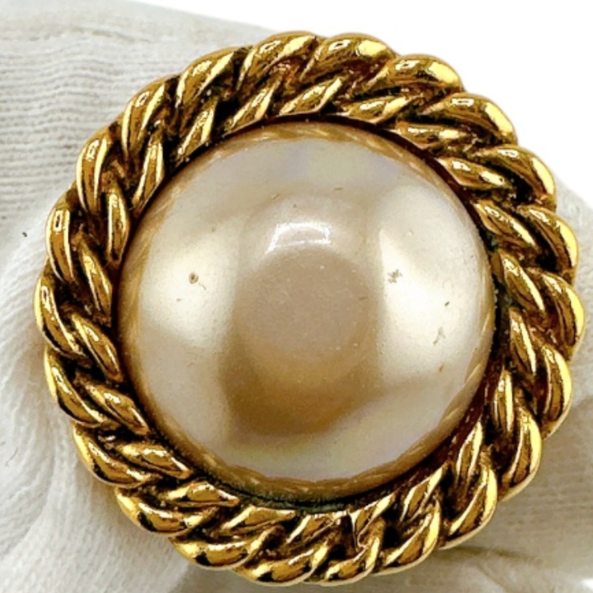 Clip-On Earrings Pearl Clip-On Gold-Tone Metal