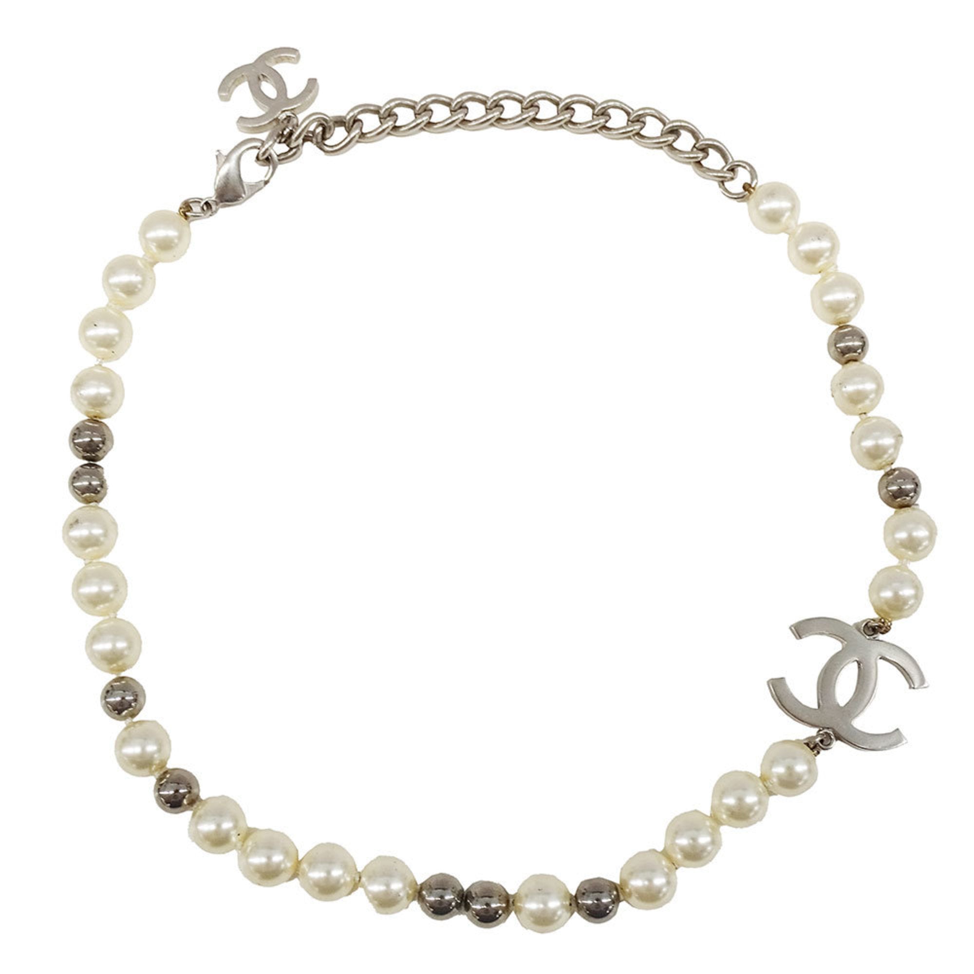 Pendant Necklace Artificial Pearl and Silver Hardware