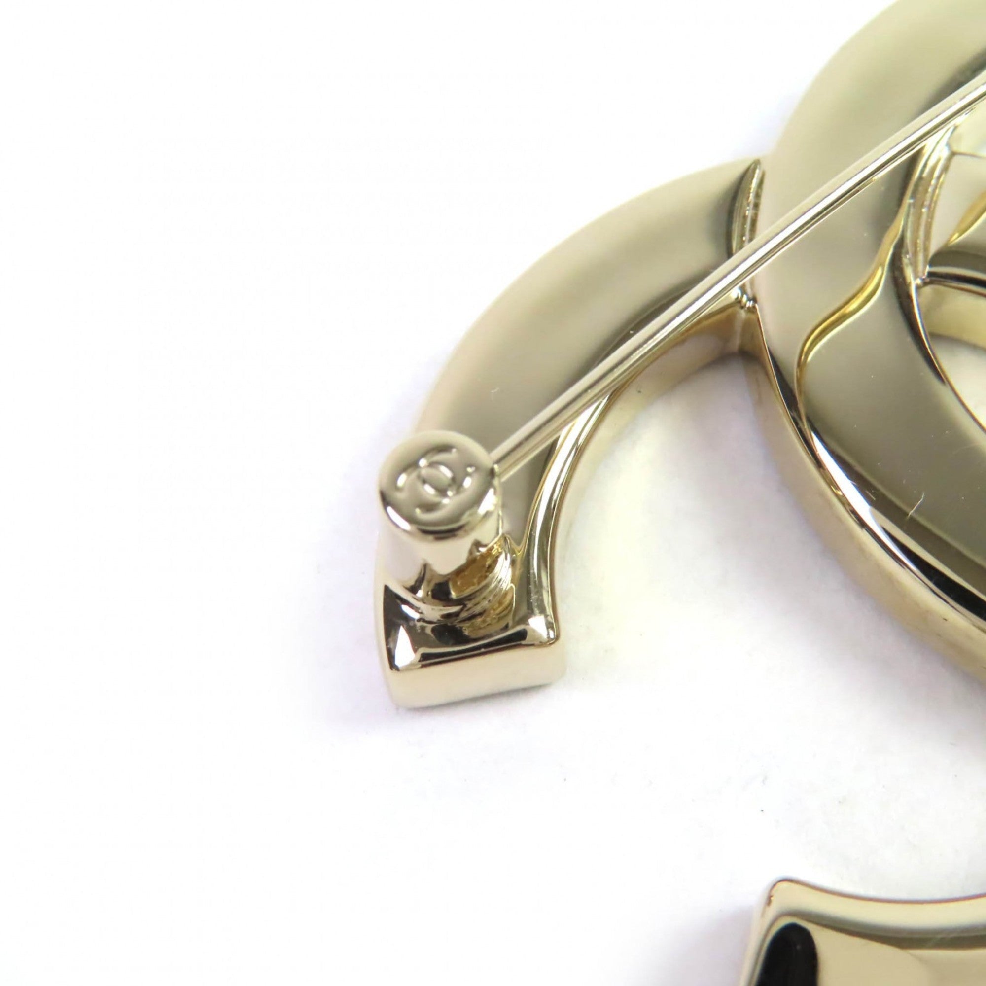 CC Logo Brooch Gold-Tone Metal