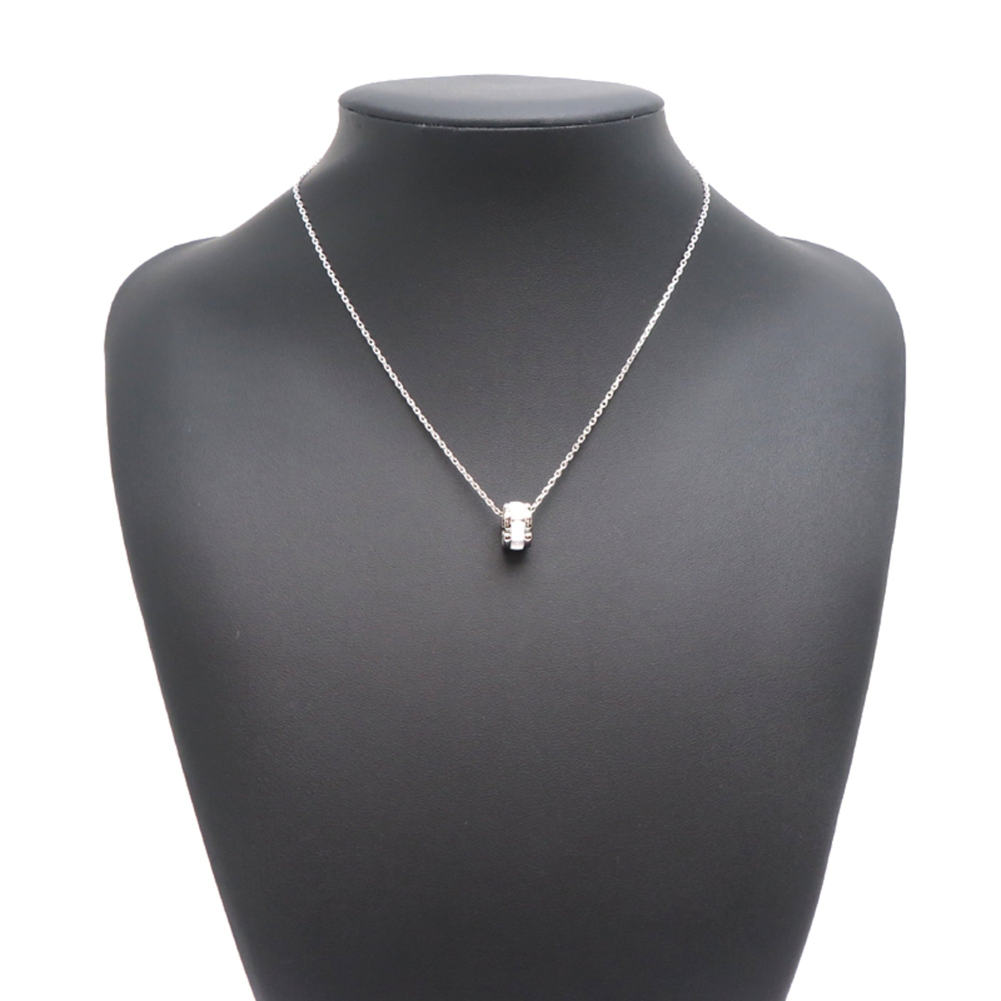 Pendant Necklace 18K White Gold