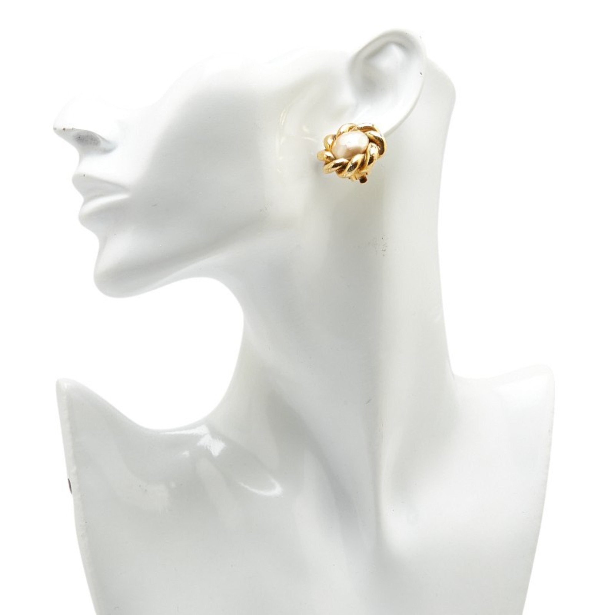 Vintage Clip-On Earrings Pearl Clip-On Gold-Tone Metal