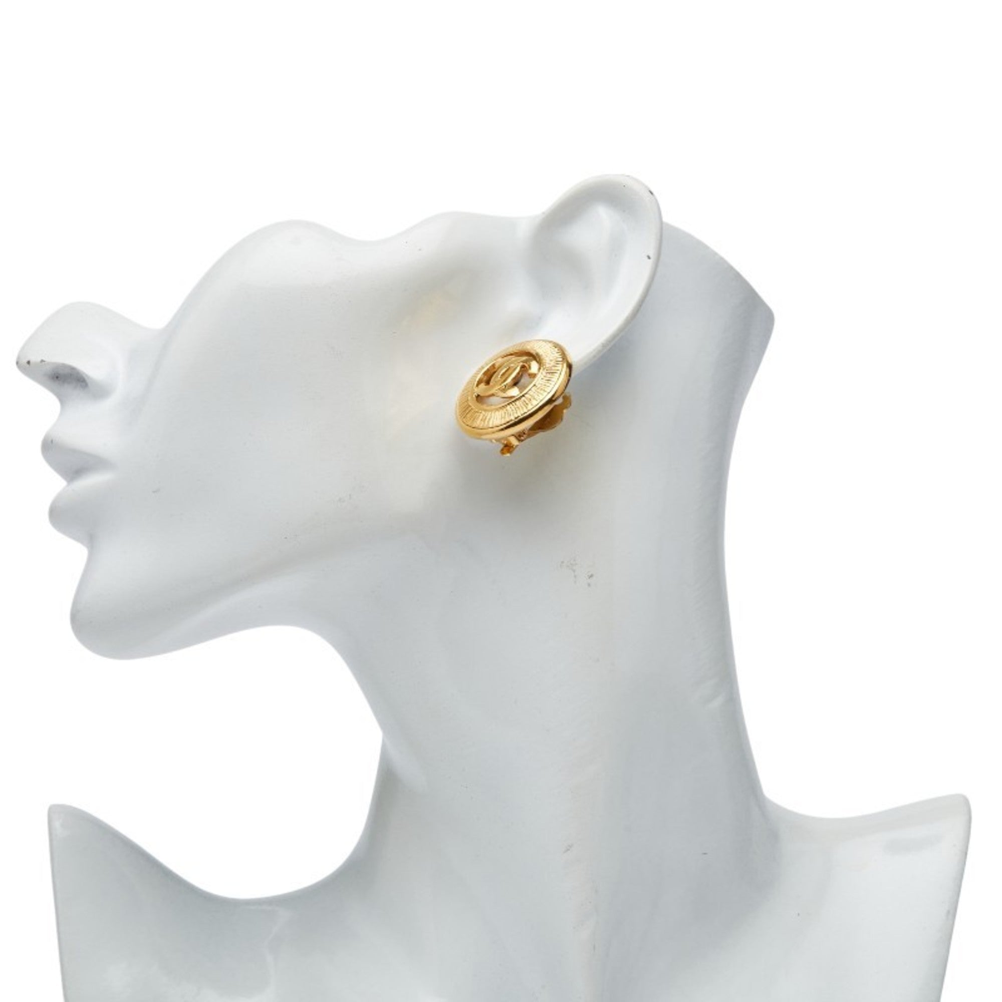 CC Logo Round Clip-On Earrings Metal Gold-Tone Metal