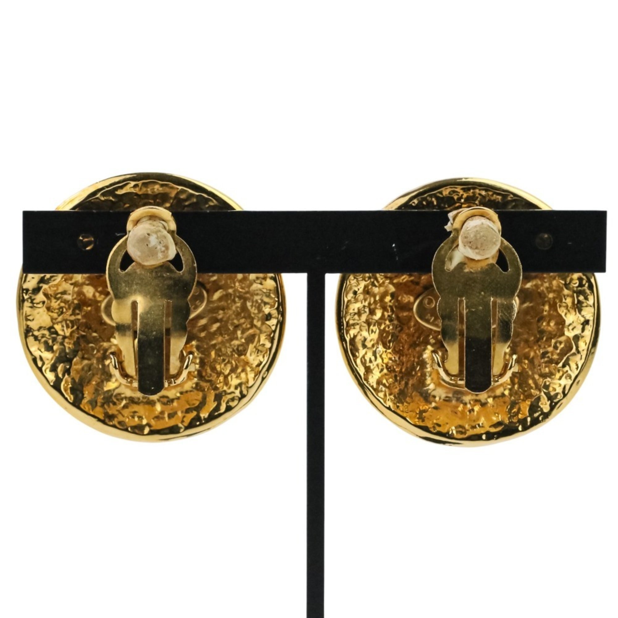 CC Logo Circle Clip-On Earrings Metal Gold-Tone Metal