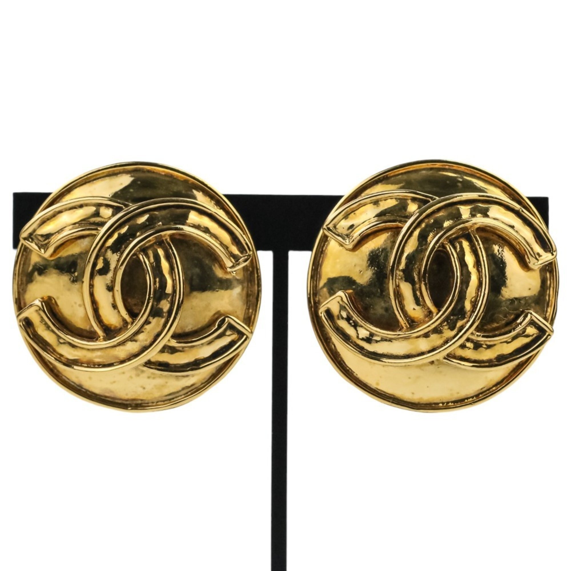 CC Logo Circle Clip-On Earrings Metal Gold-Tone Metal