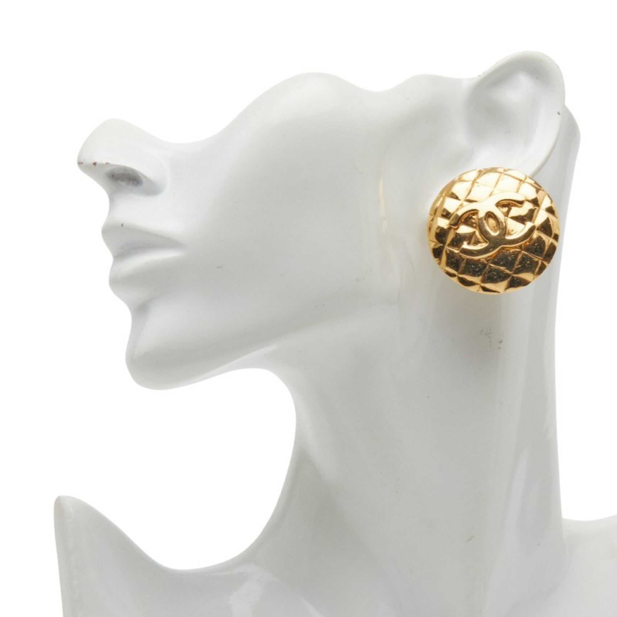 CC Logo Round Clip-On Earrings Metal Gold-Tone Metal