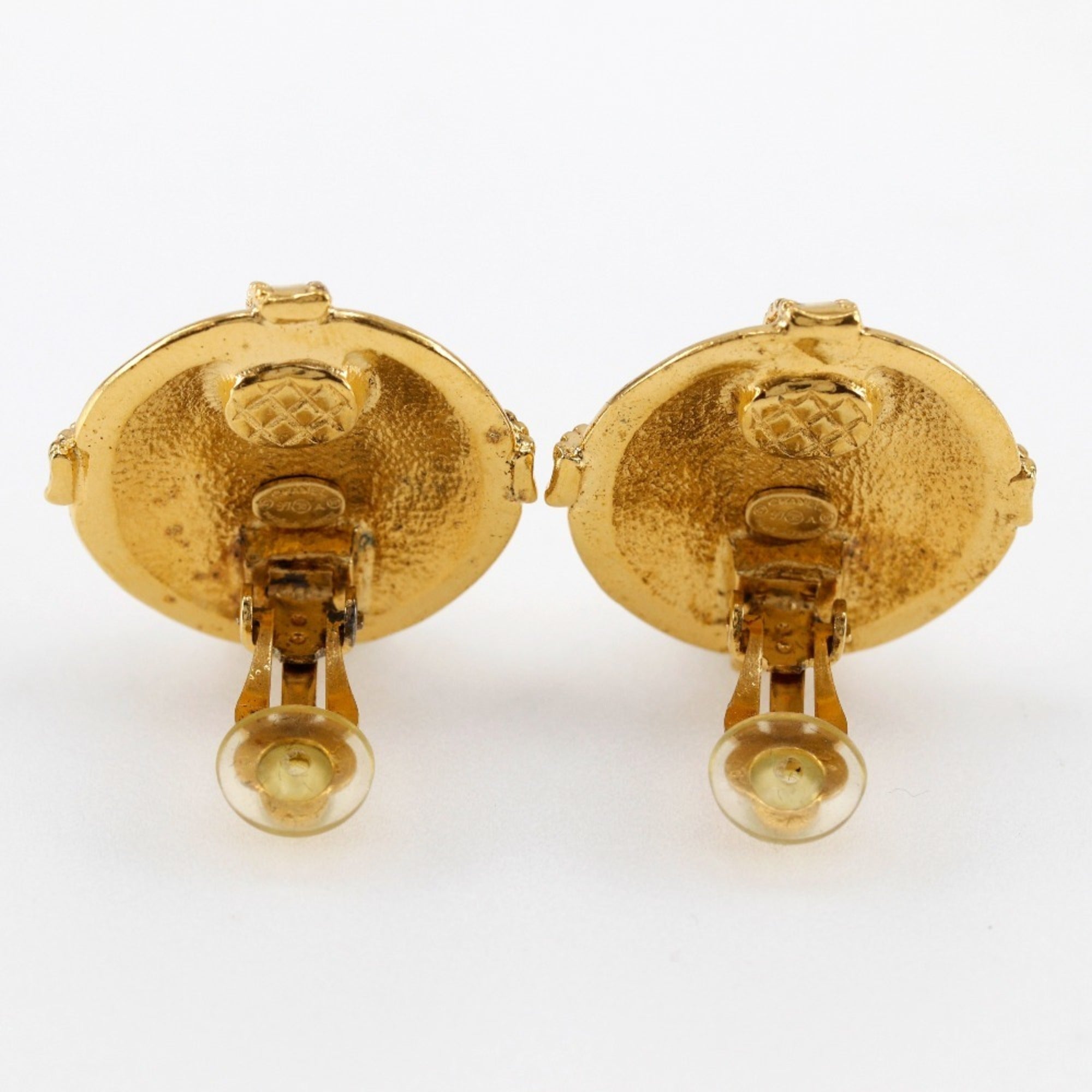 CC Logo Clip-On Earrings Metal Gold-Tone Metal
