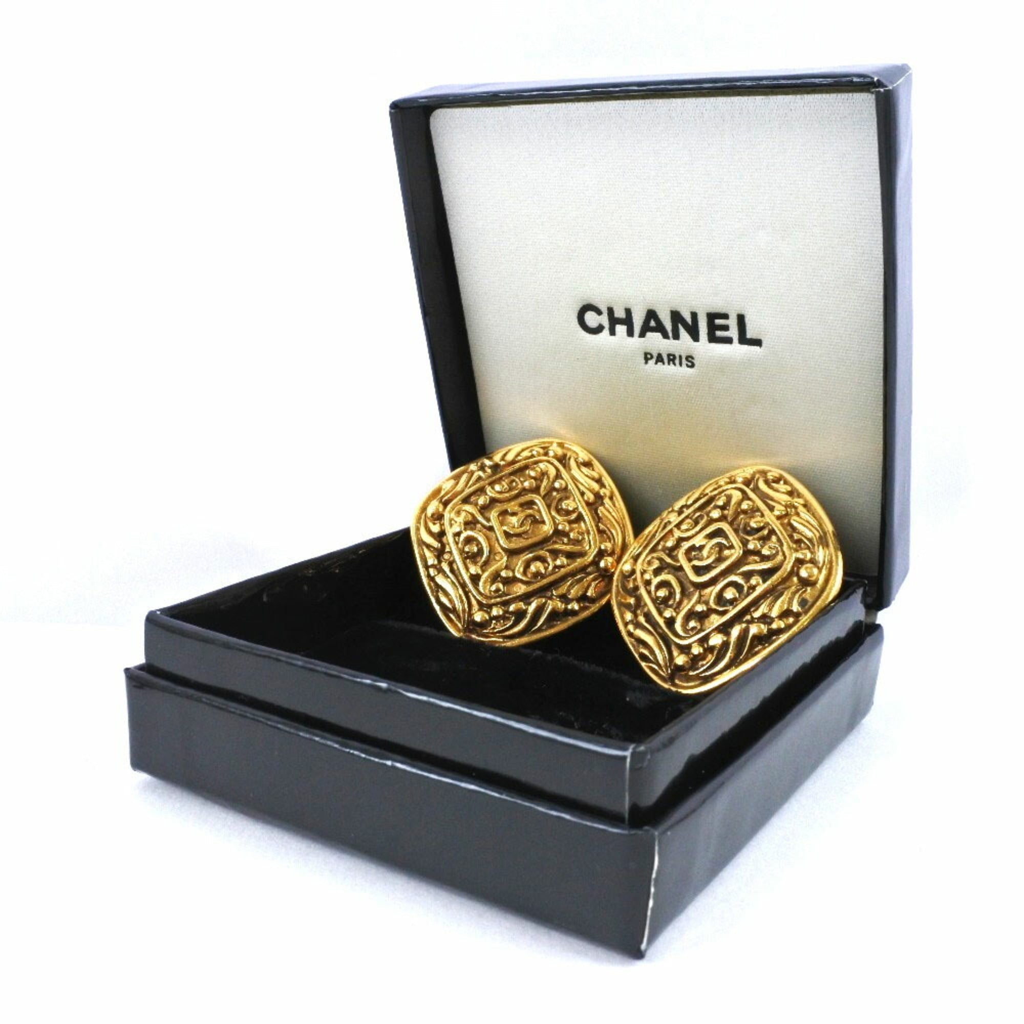 CC Logo Clip-On Earrings Metal Gold-Tone Metal