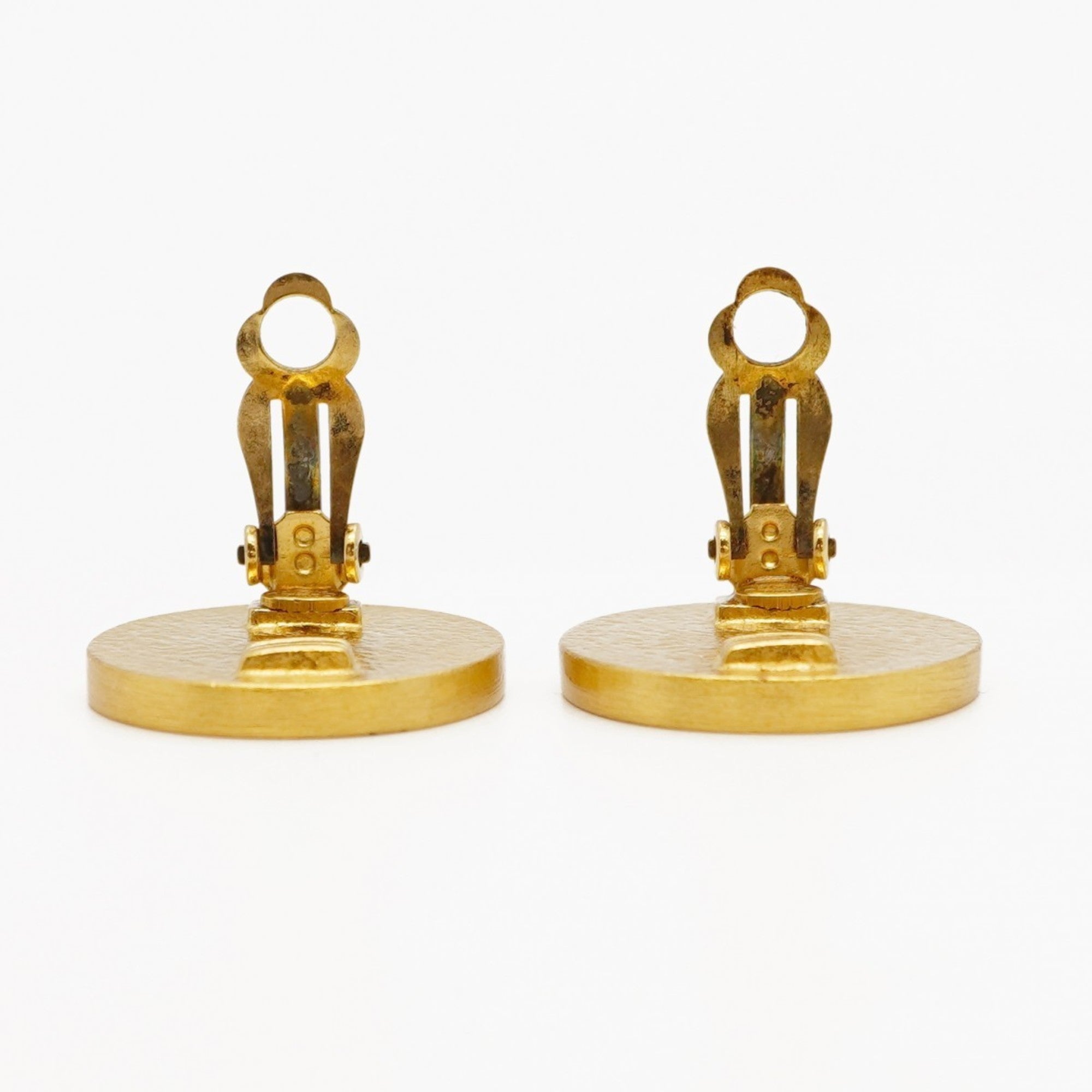 CC Logo Circle Clip-On Earrings Metal Gold-Tone Metal