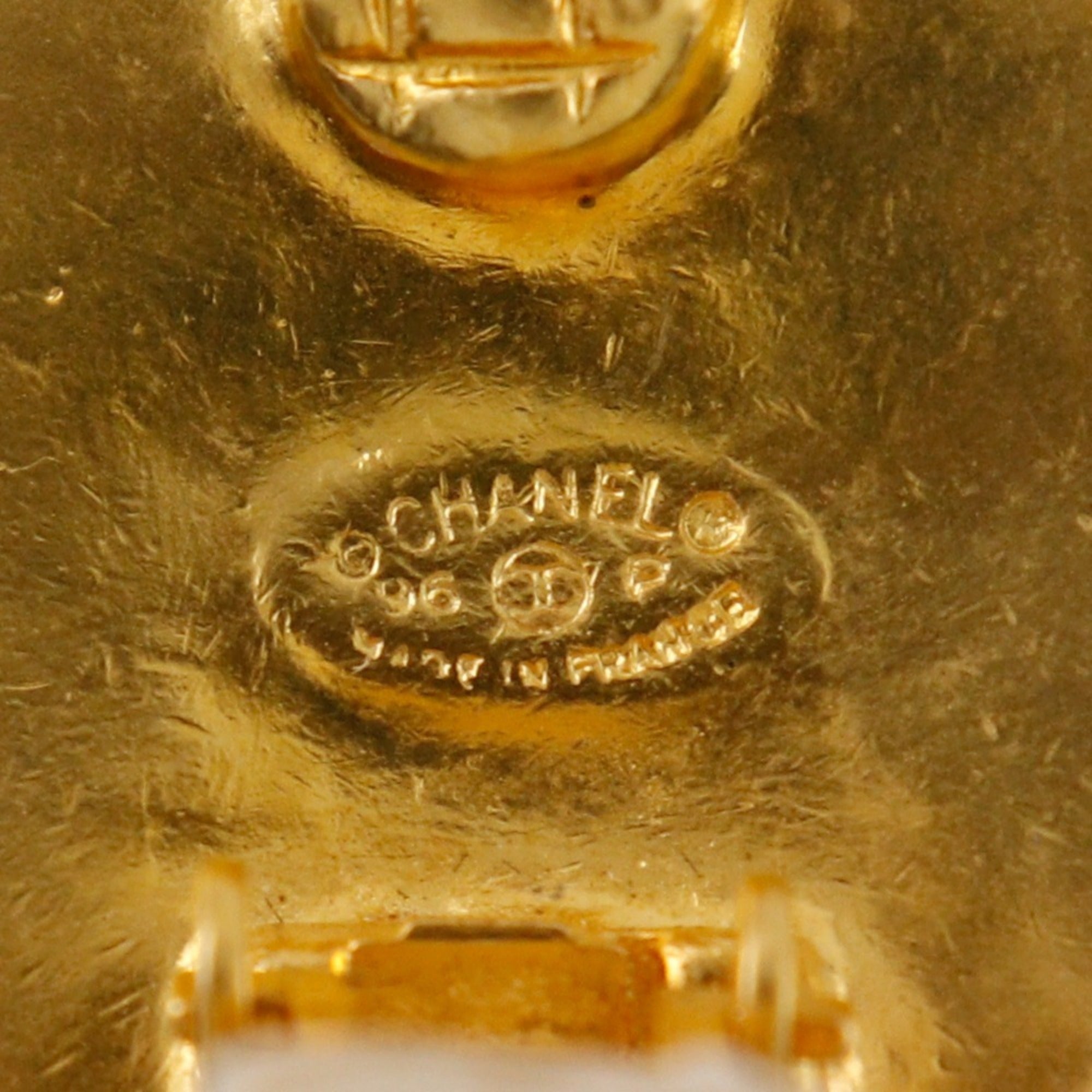 CC Logo Clip-On Earrings Metal Gold-Tone Metal