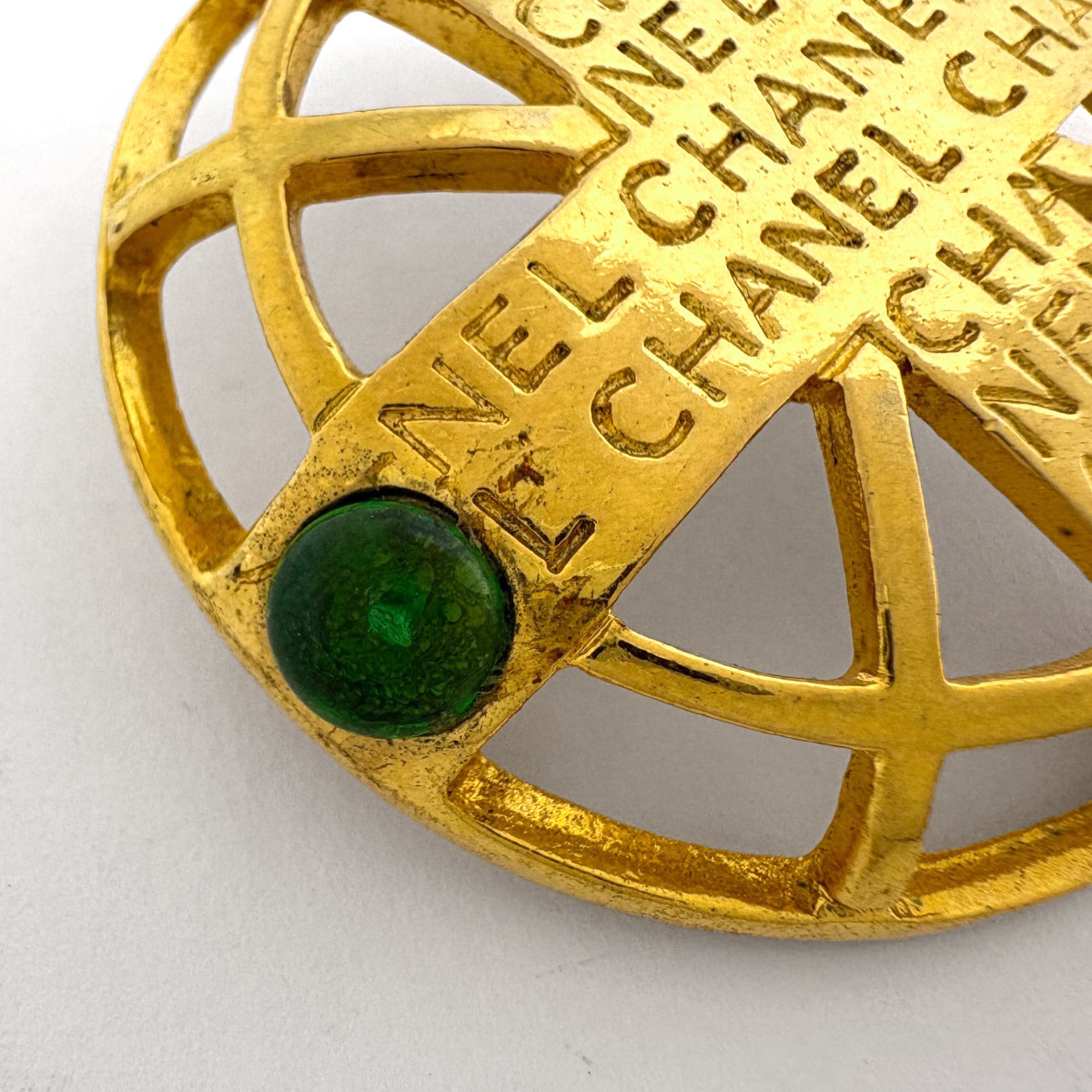 Brooch Metal Green and Red