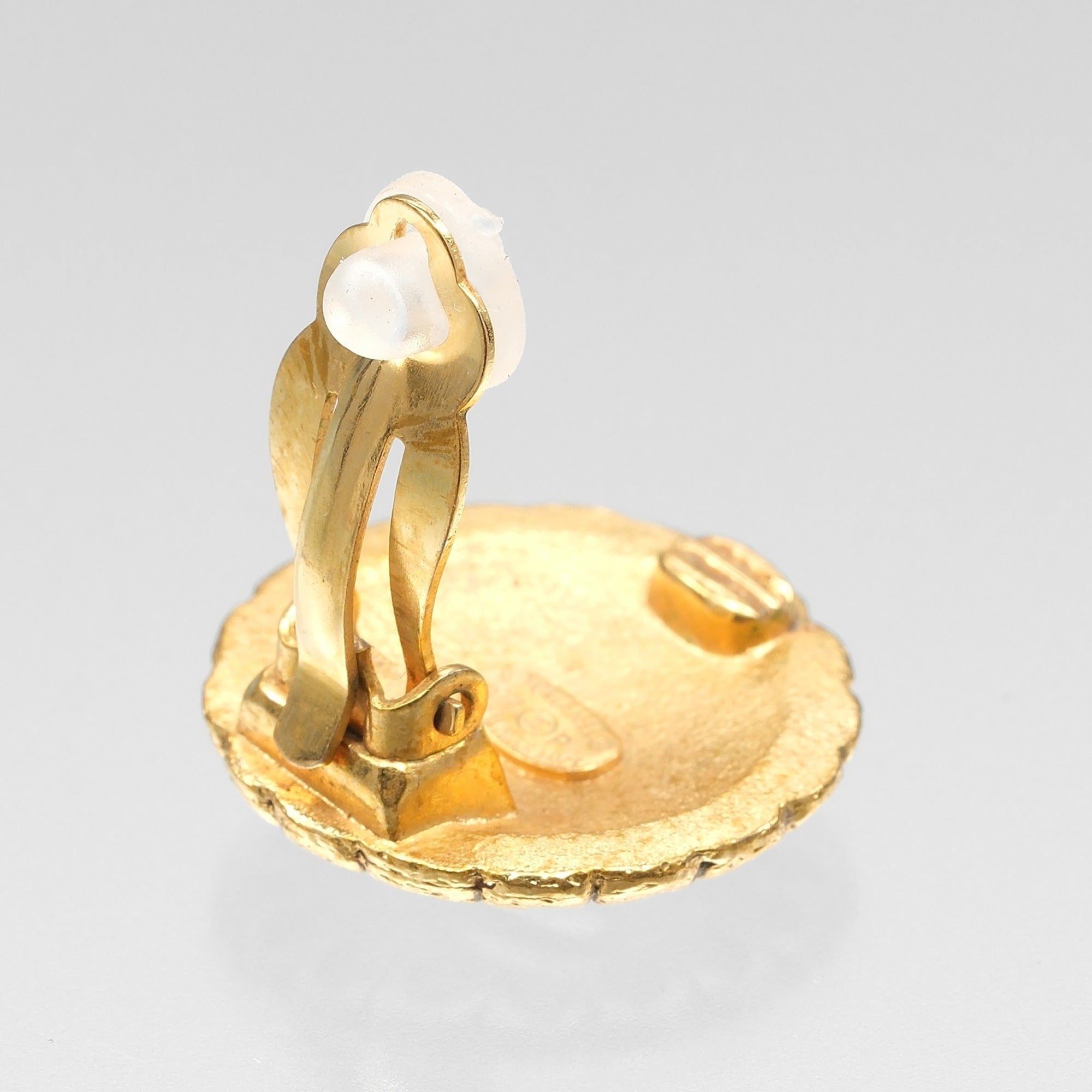 CC Logo Clip-On Single Earring Metal Gold-Tone Metal