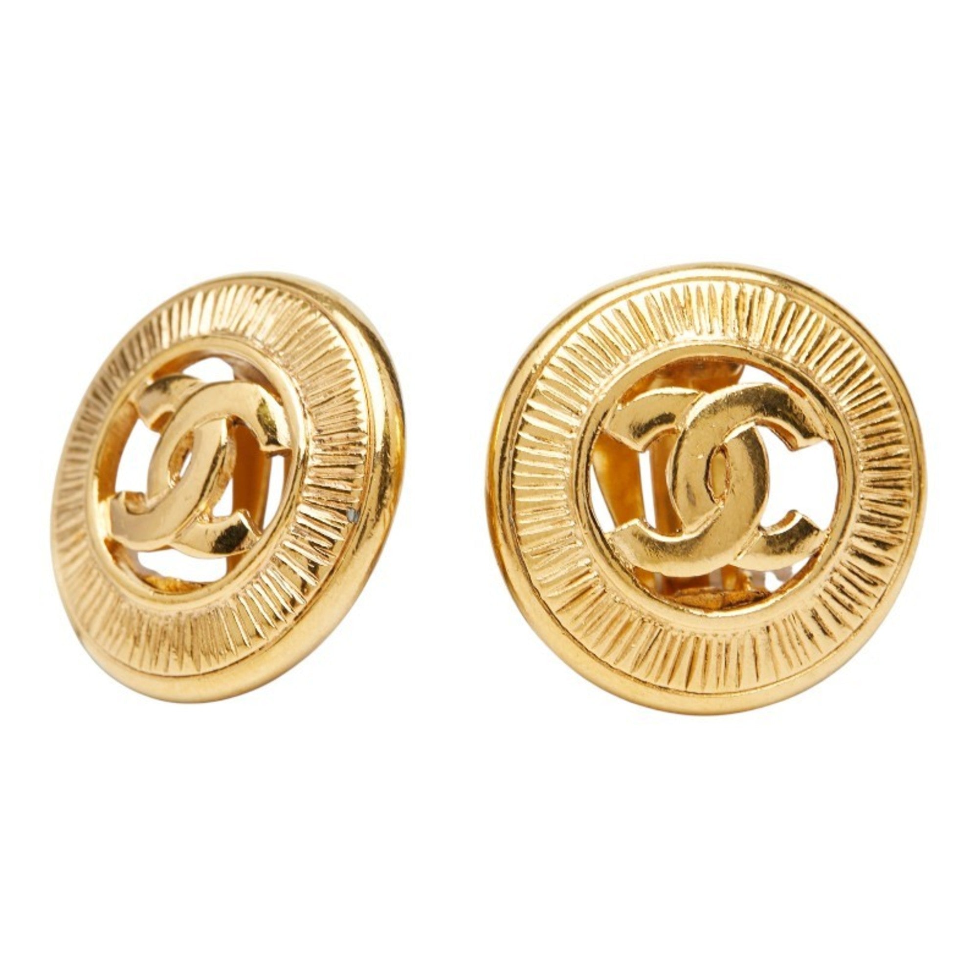 CC Logo Round Clip-On Earrings Metal Gold-Tone Metal