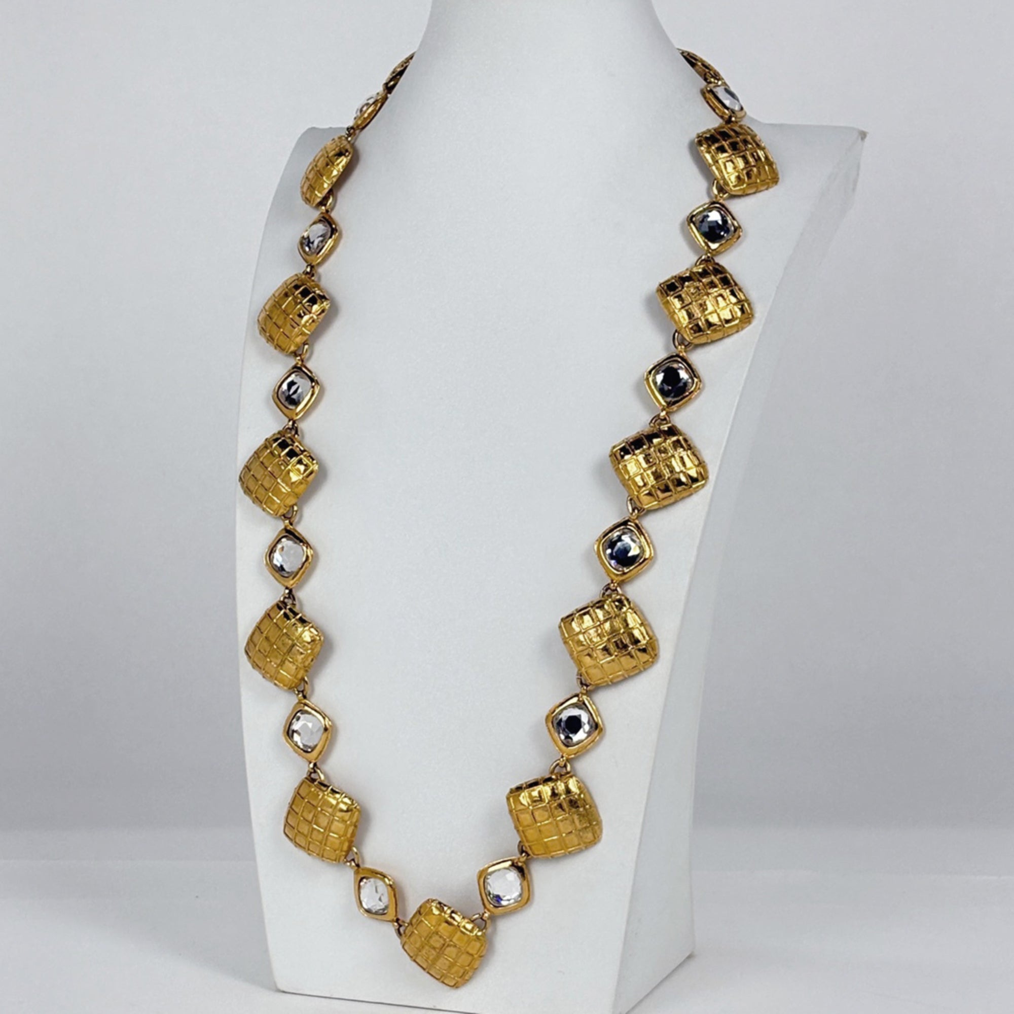Matelasse Pendant Necklace Gold with Color Stone