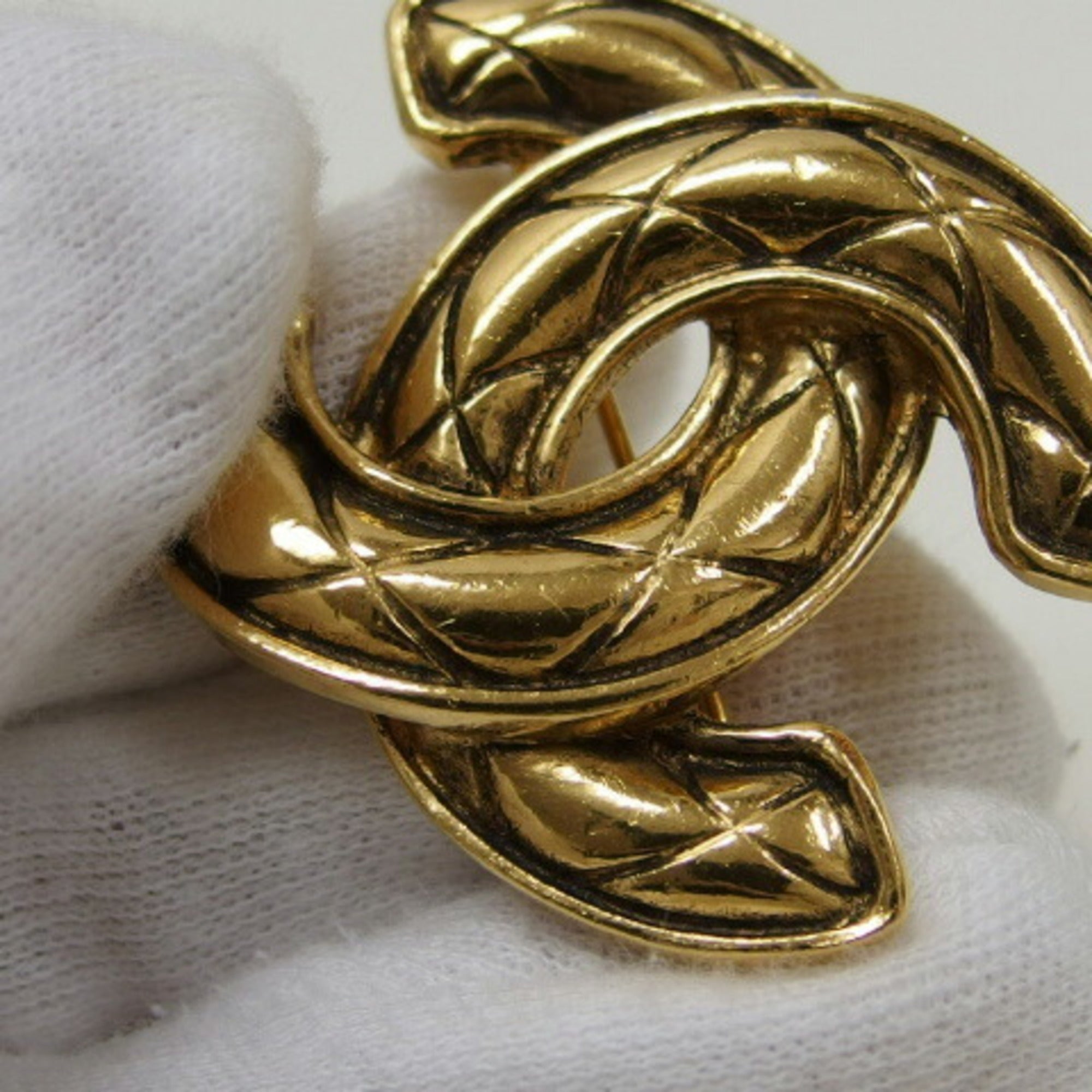 CC Logo Brooch Gold-Tone Metal