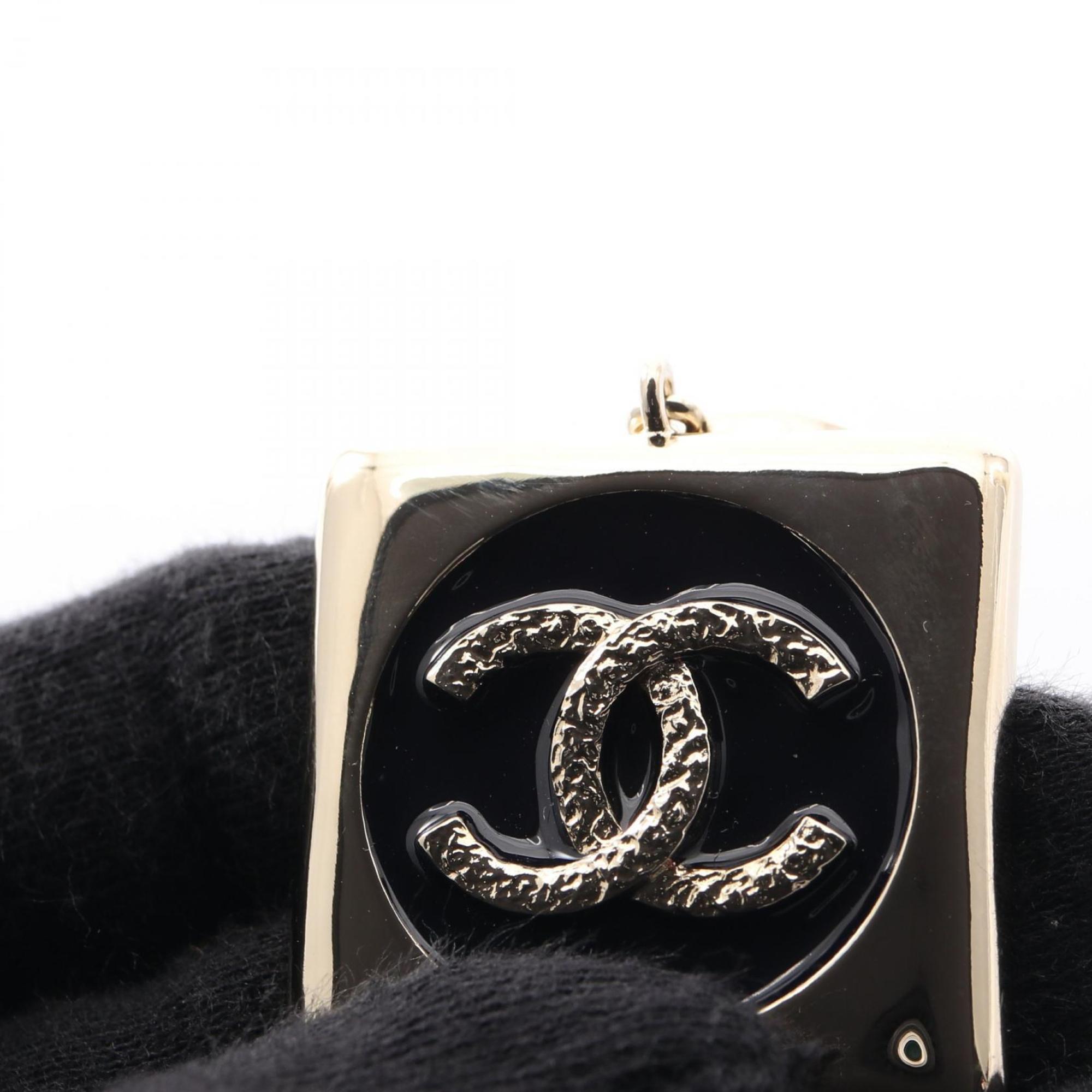 CC Logo Clip-On Earrings Metal Gold-Tone Metal