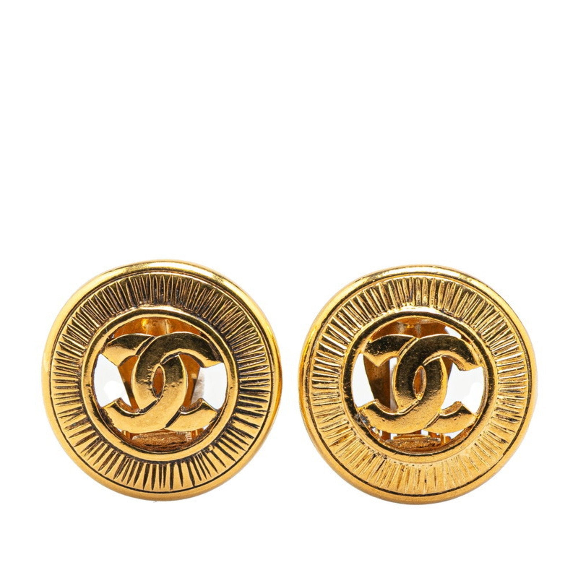 CC Logo Round Clip-On Earrings Metal Gold-Tone Metal