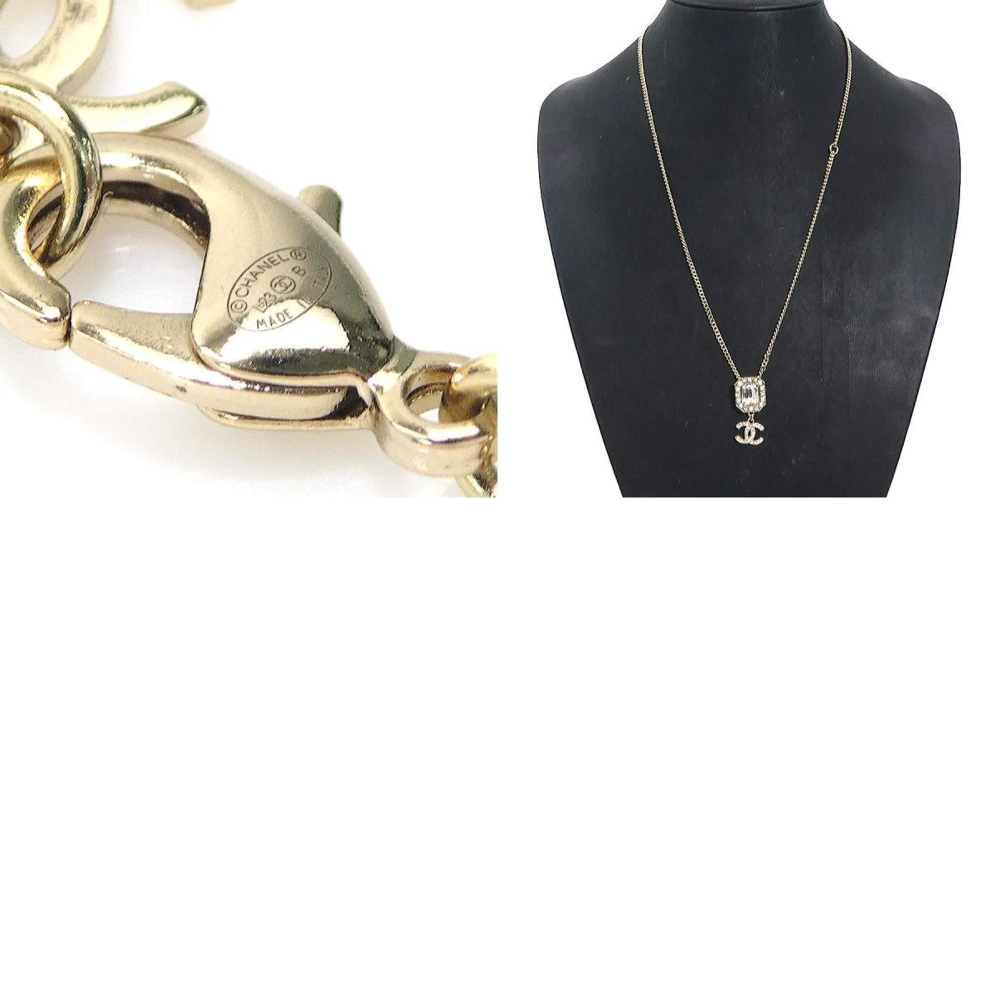 Pendant Necklace Metal Gold