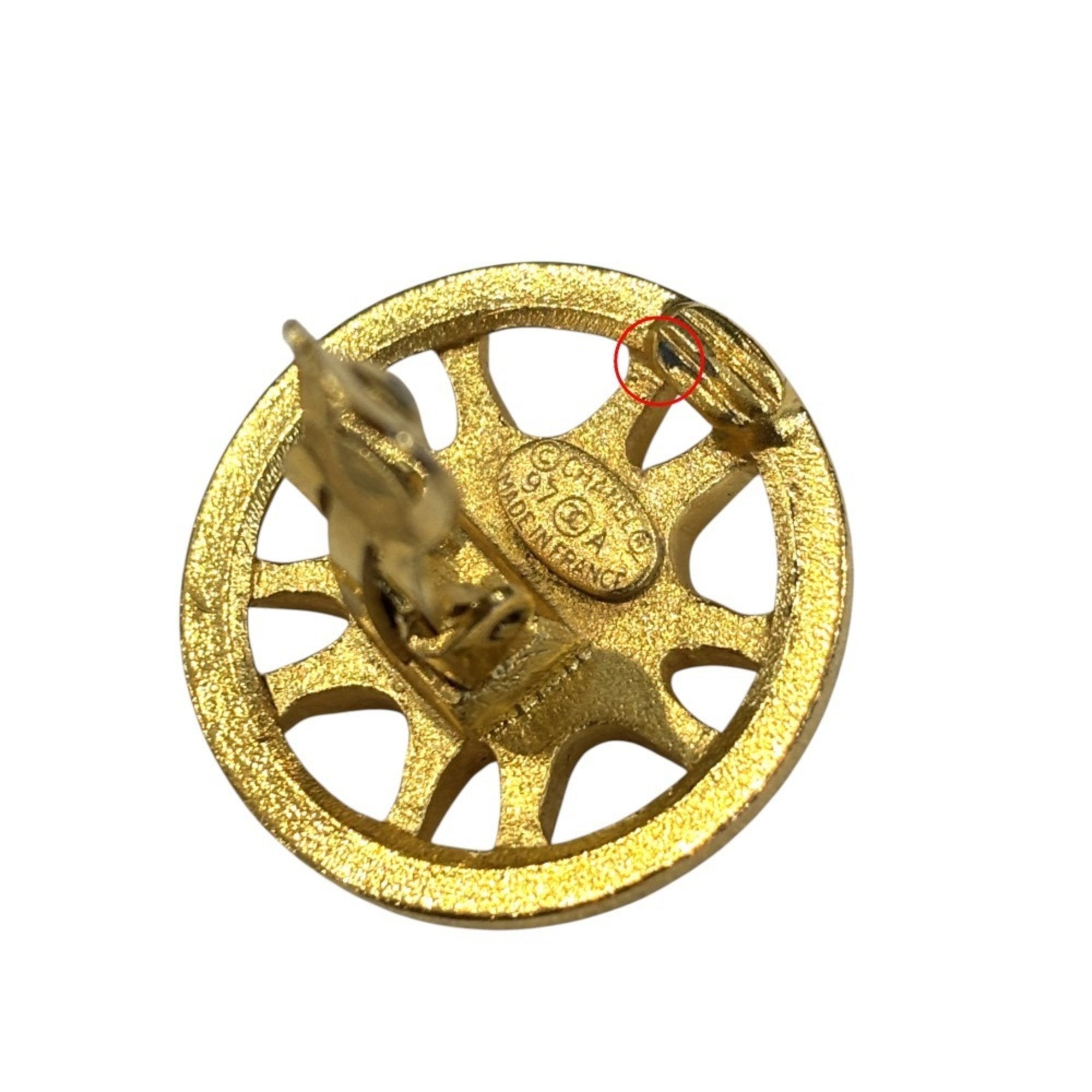 CC Logo Round Clip-On Earrings Metal Gold-Tone Metal