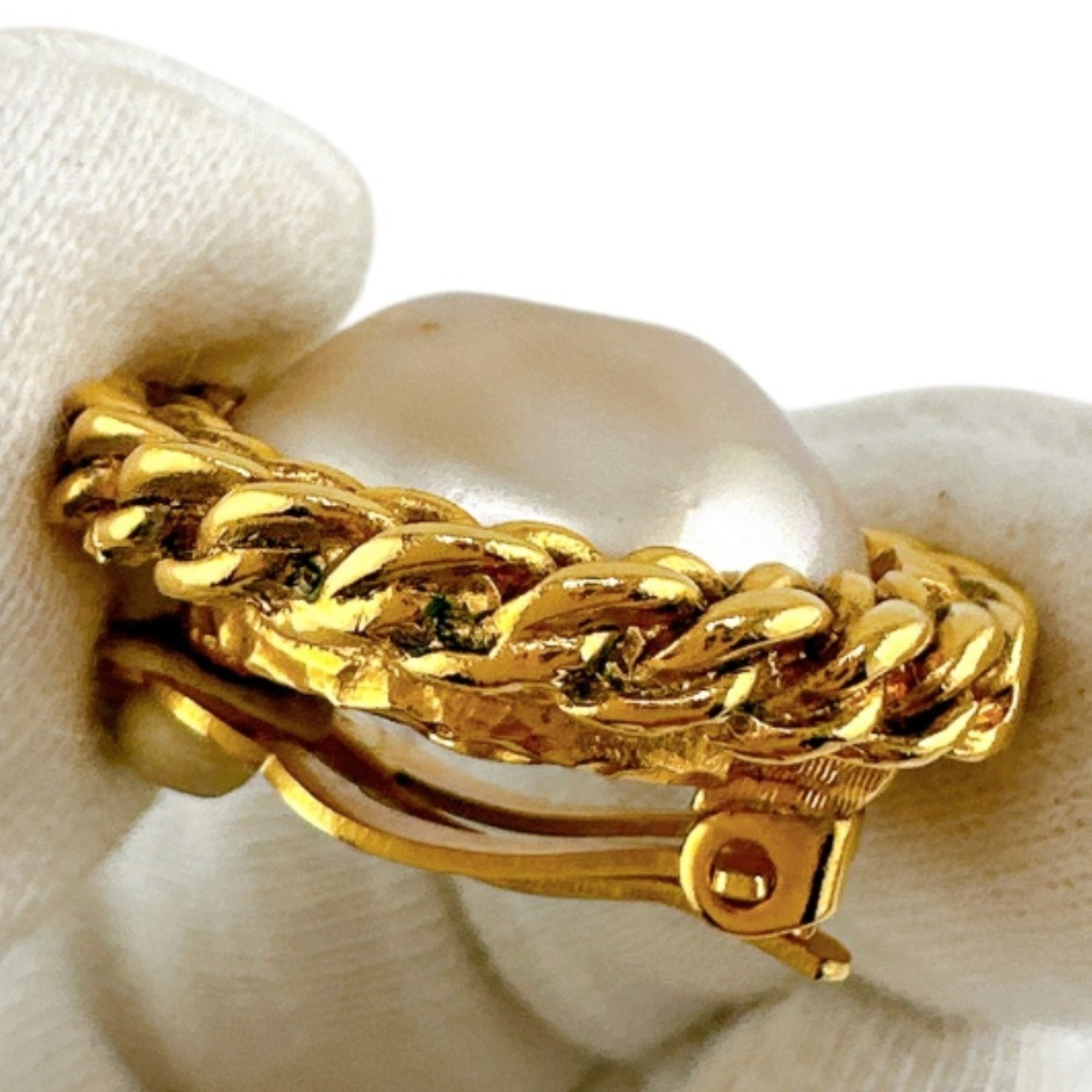 Clip-On Earrings Pearl Clip-On Gold-Tone Metal
