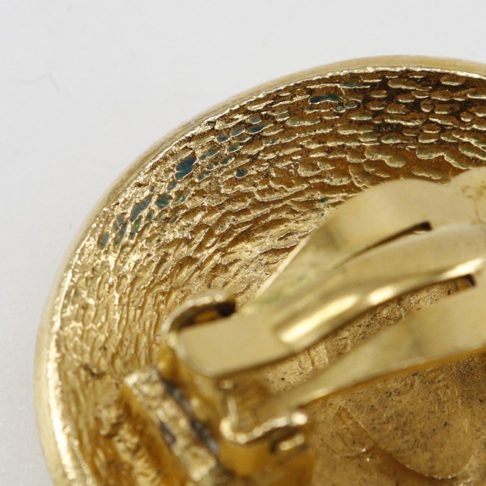 CC Logo Clip-On Earrings Metal Gold-Tone Metal