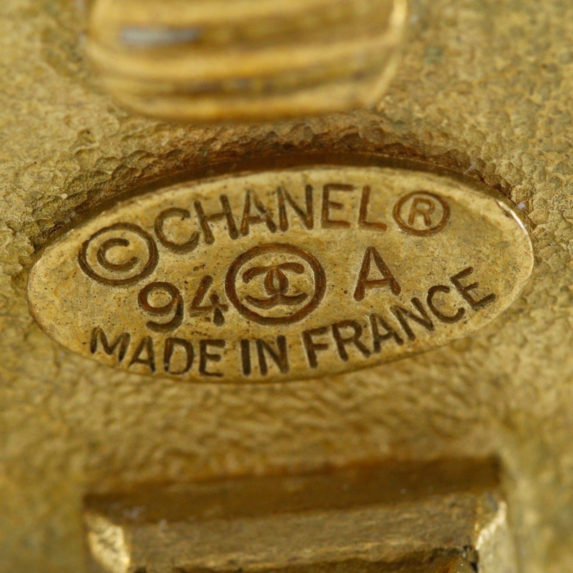 CC Logo Clip-On Earrings Metal Gold-Tone Metal