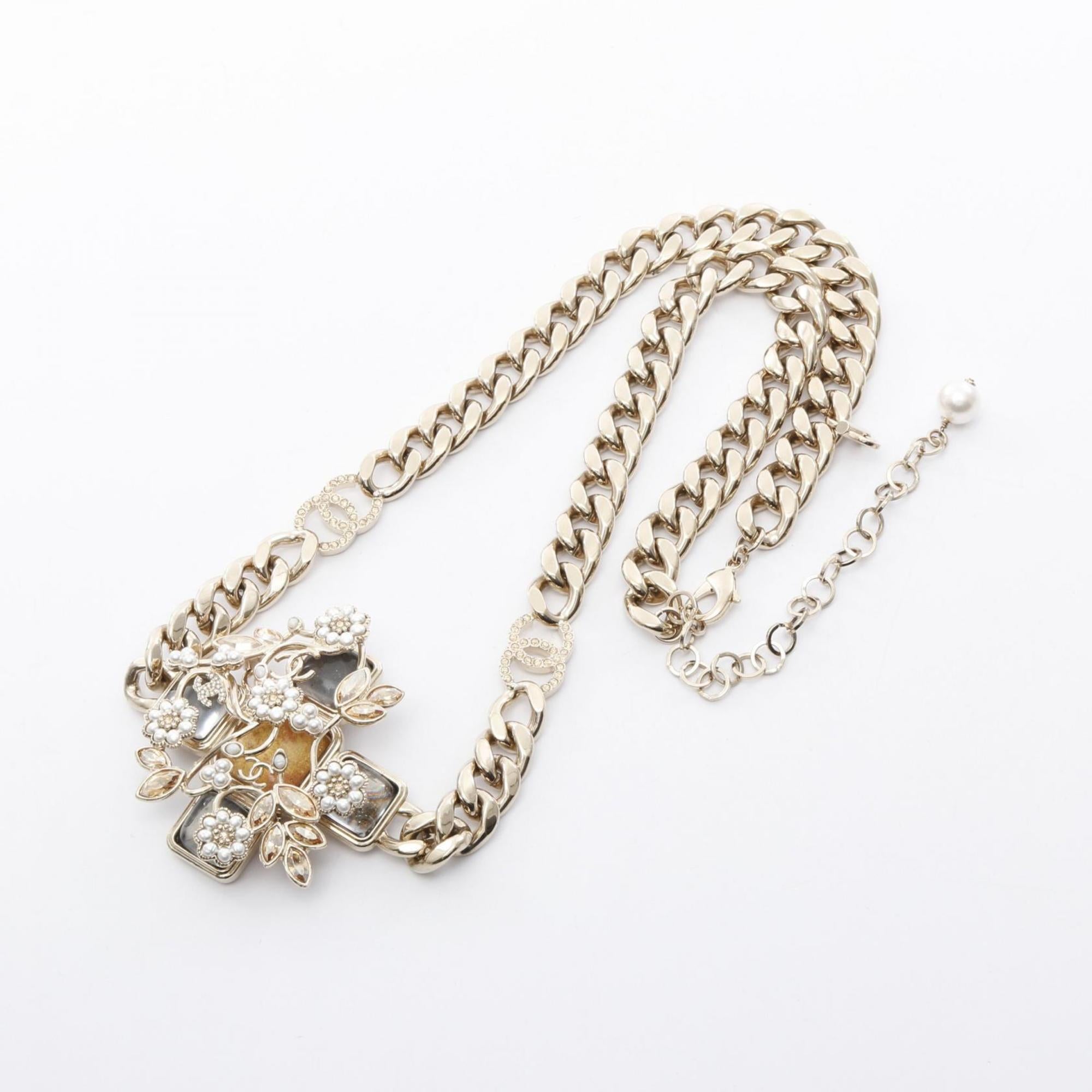 Pendant Necklace Gold with Artificial Pearl and Rhinestone