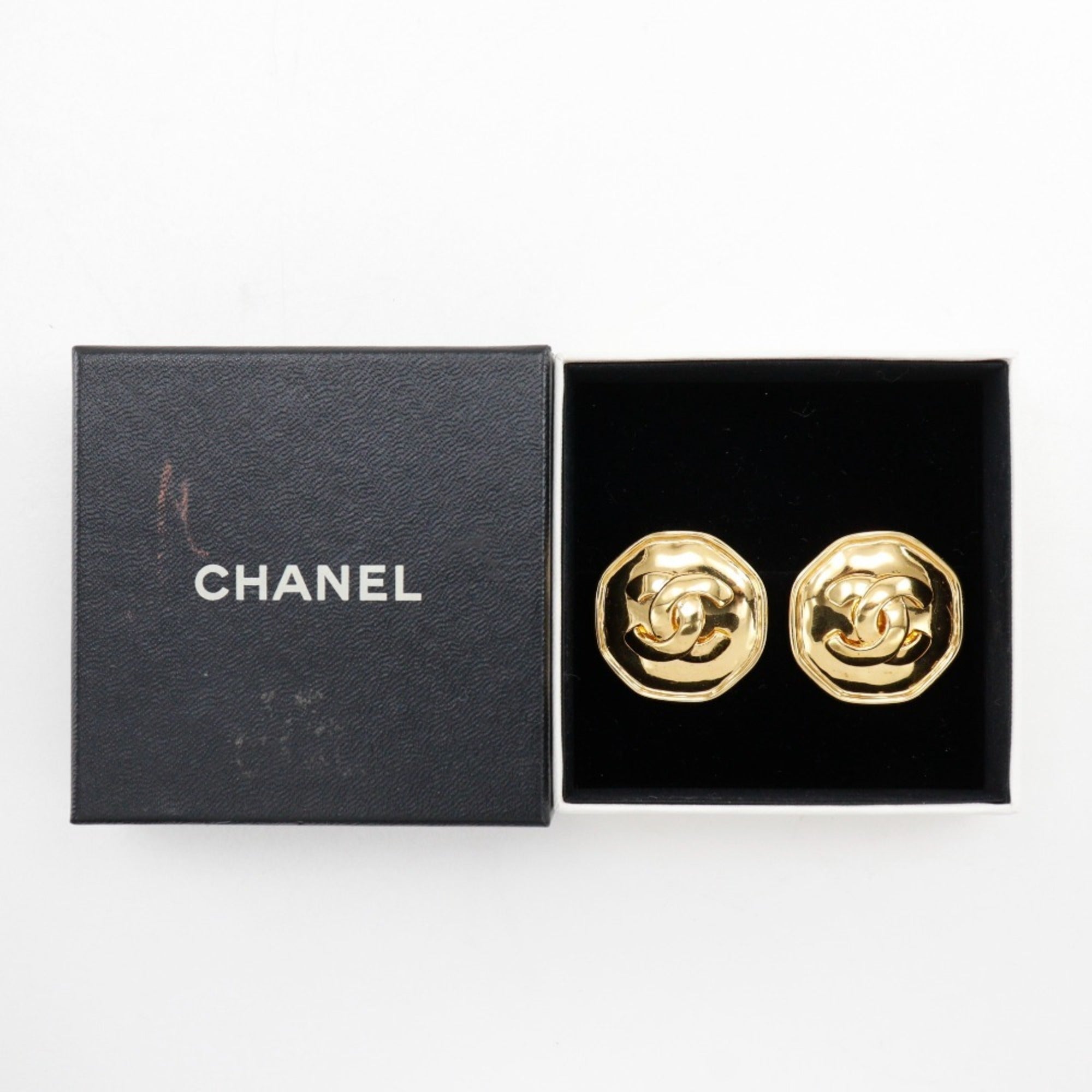 CC Logo Clip-On Earrings Metal Gold-Tone Metal
