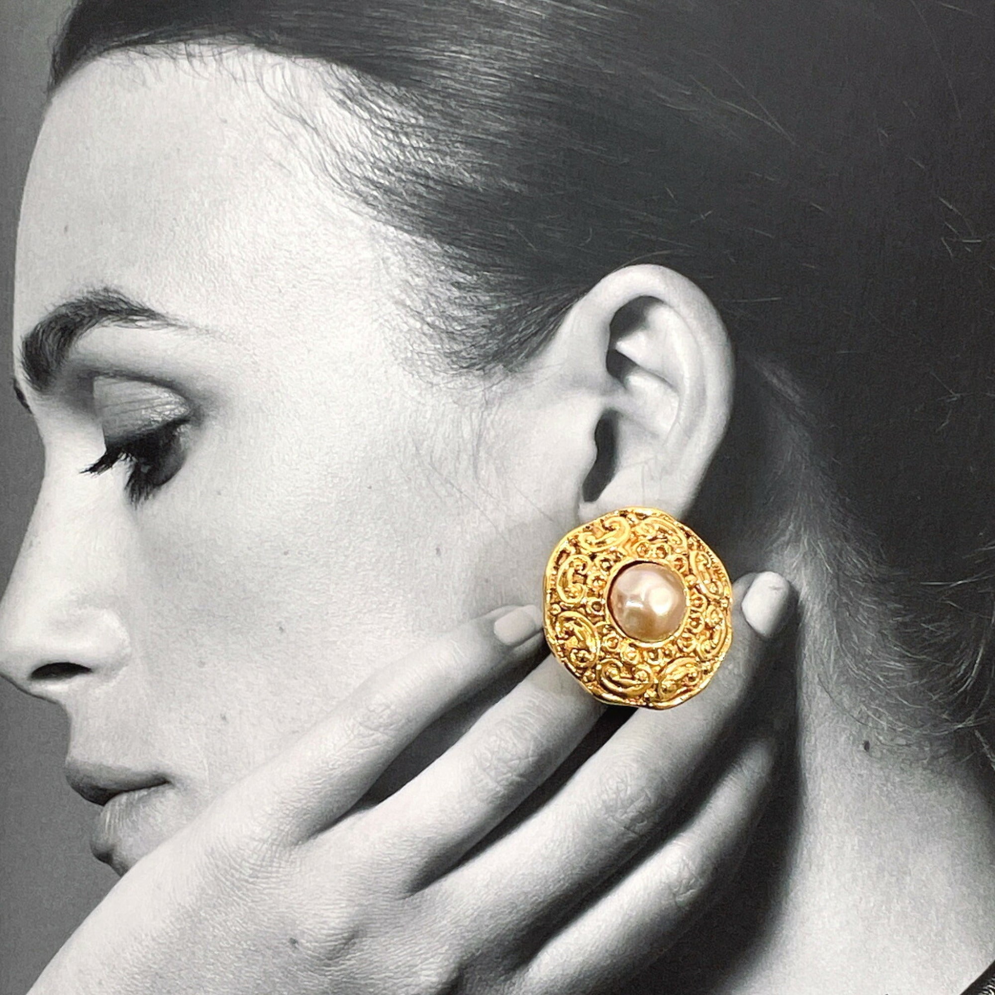 Earrings Pearl Gold-Tone Metal