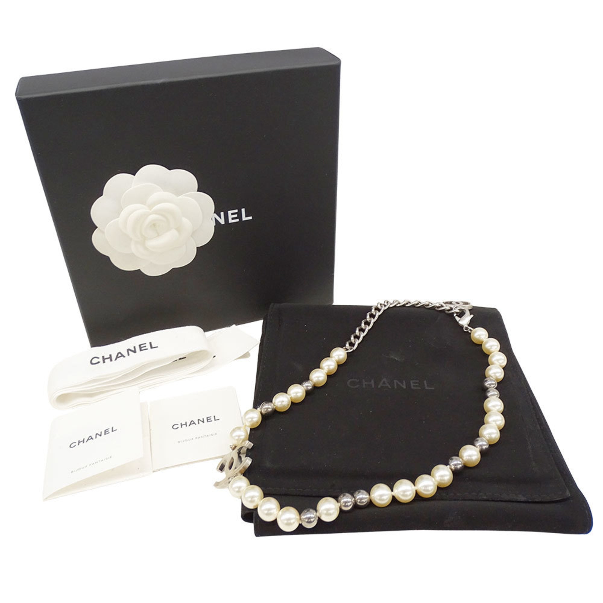 Pendant Necklace Artificial Pearl and Silver Hardware