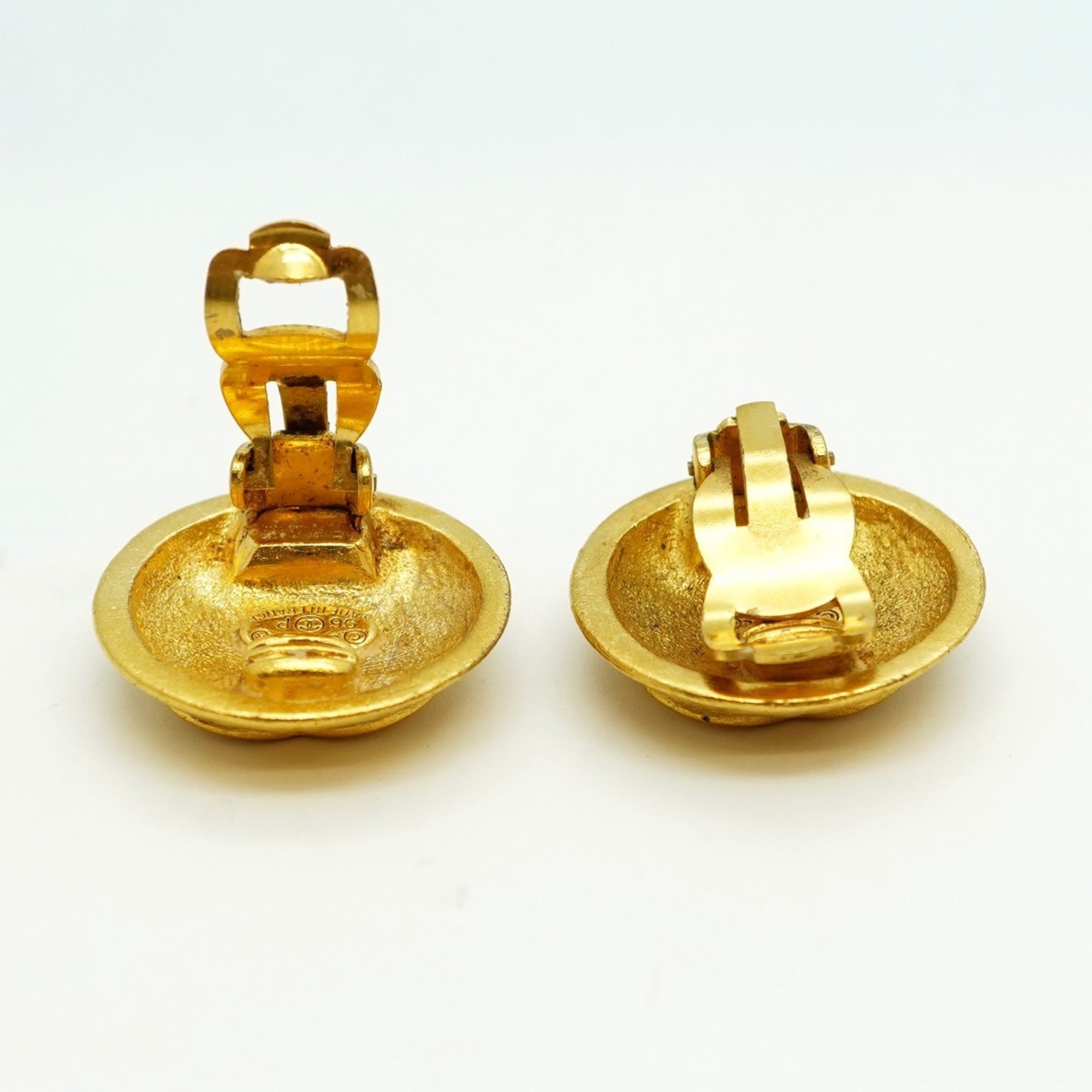 CC Logo Circle Clip-On Earrings Metal Gold-Tone Metal