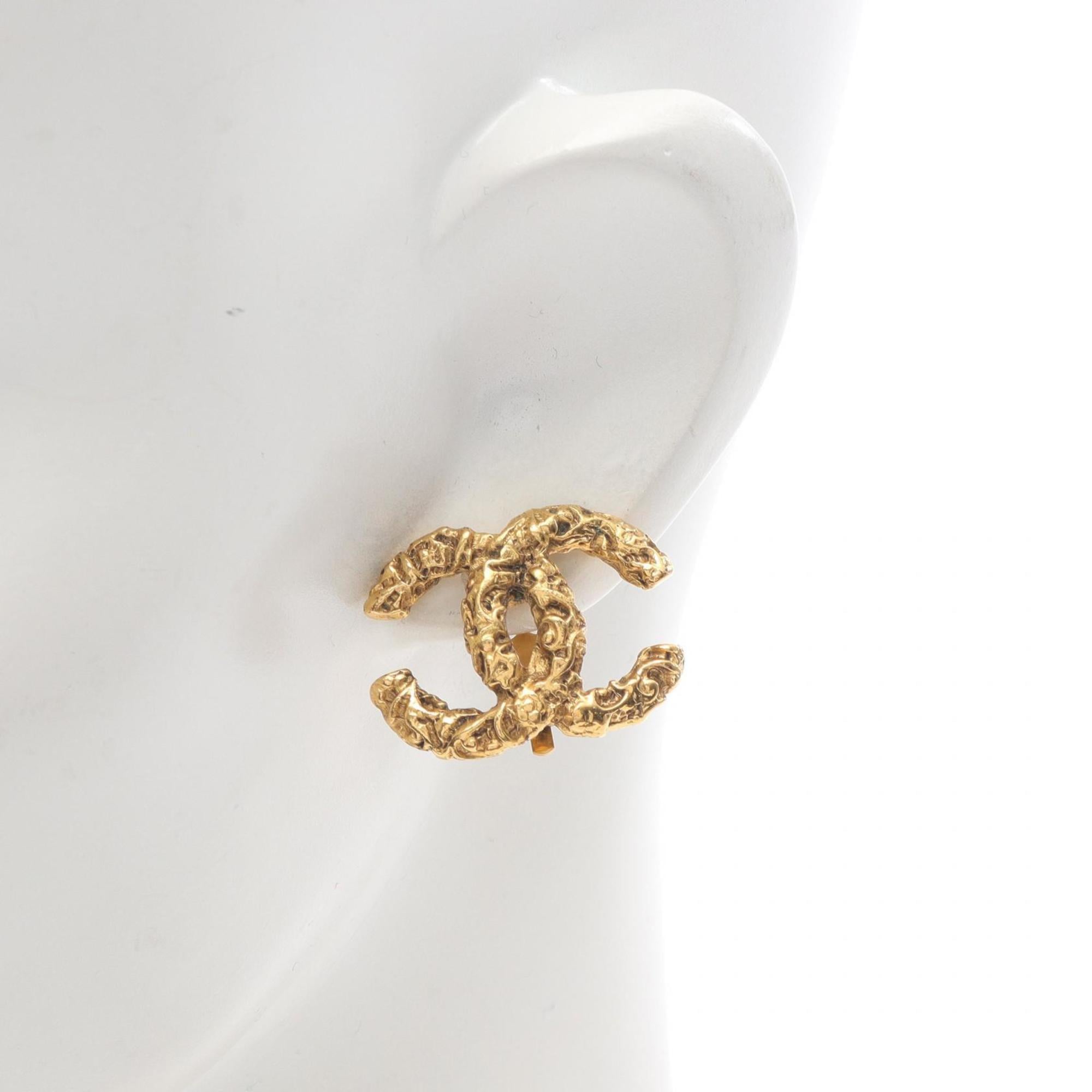 CC Logo Clip-On Earrings Metal Gold-Tone Metal