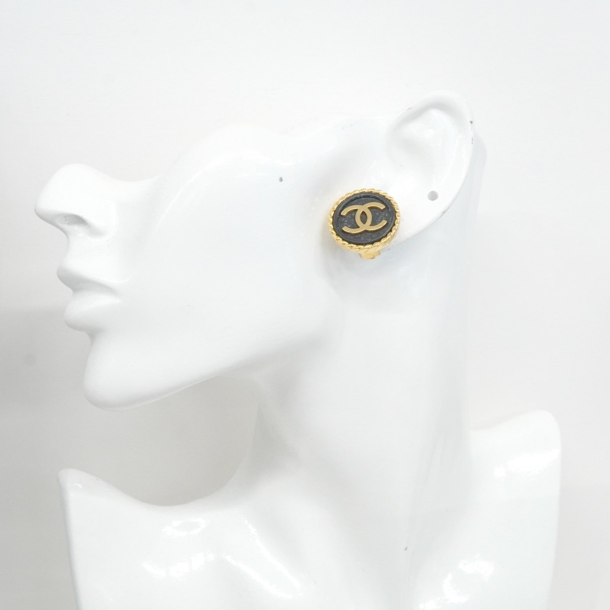 CC Logo Circle Clip-On Earrings Metal Gold-Tone Metal