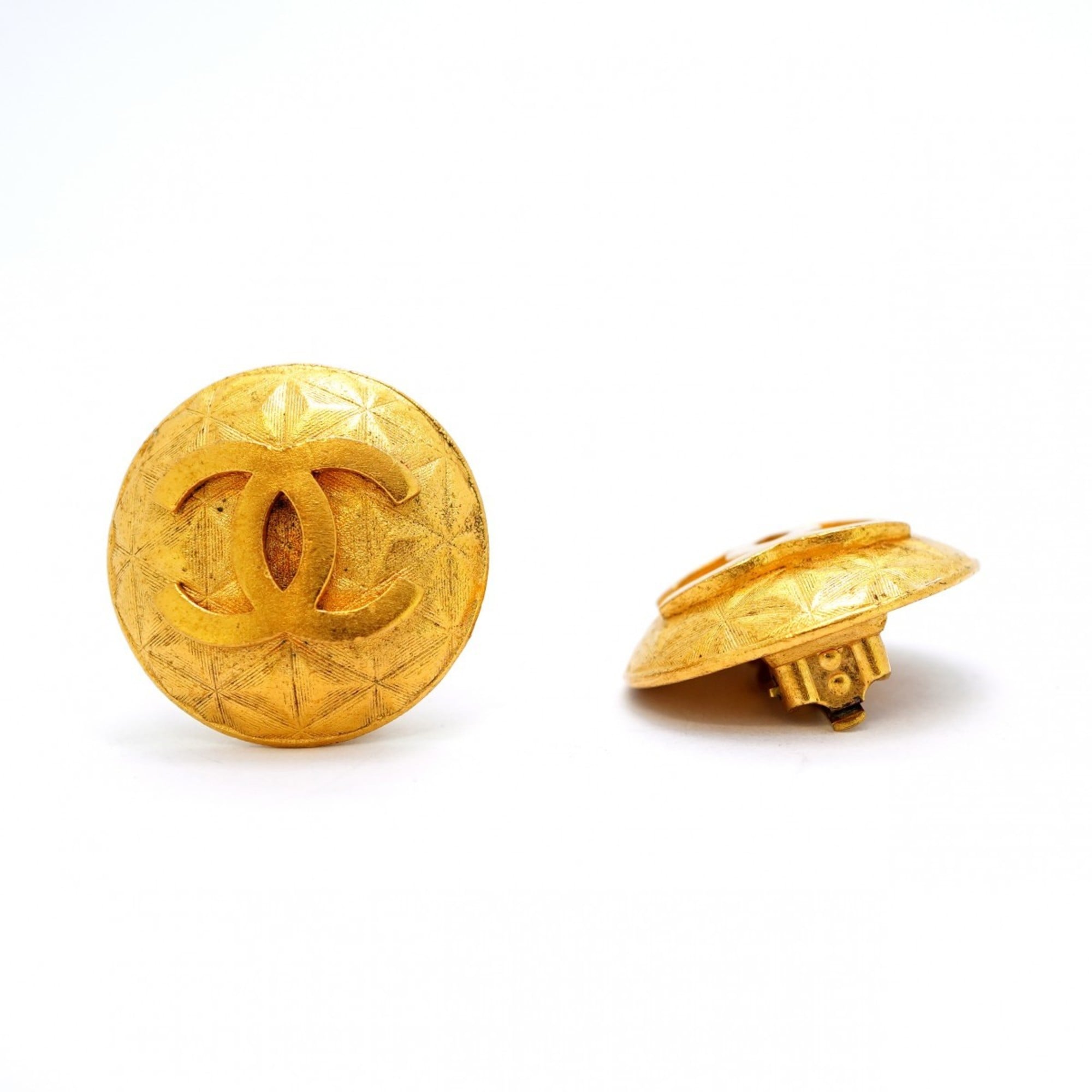 CC Logo Circle Clip-On Earrings Metal Gold-Tone Metal