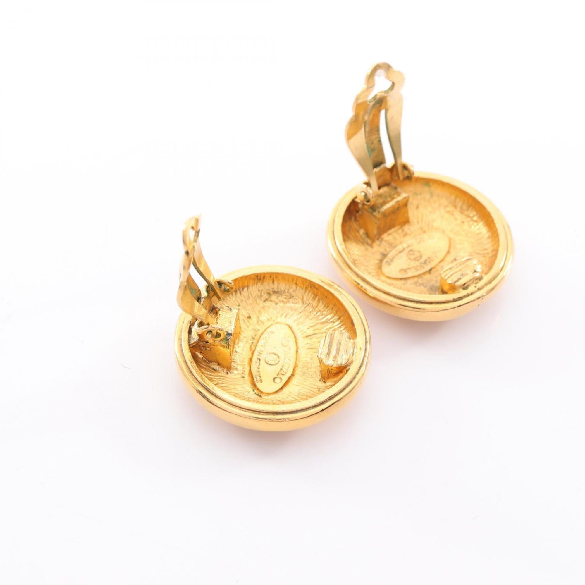 CC Logo Clip-On Earrings Metal Gold-Tone Metal