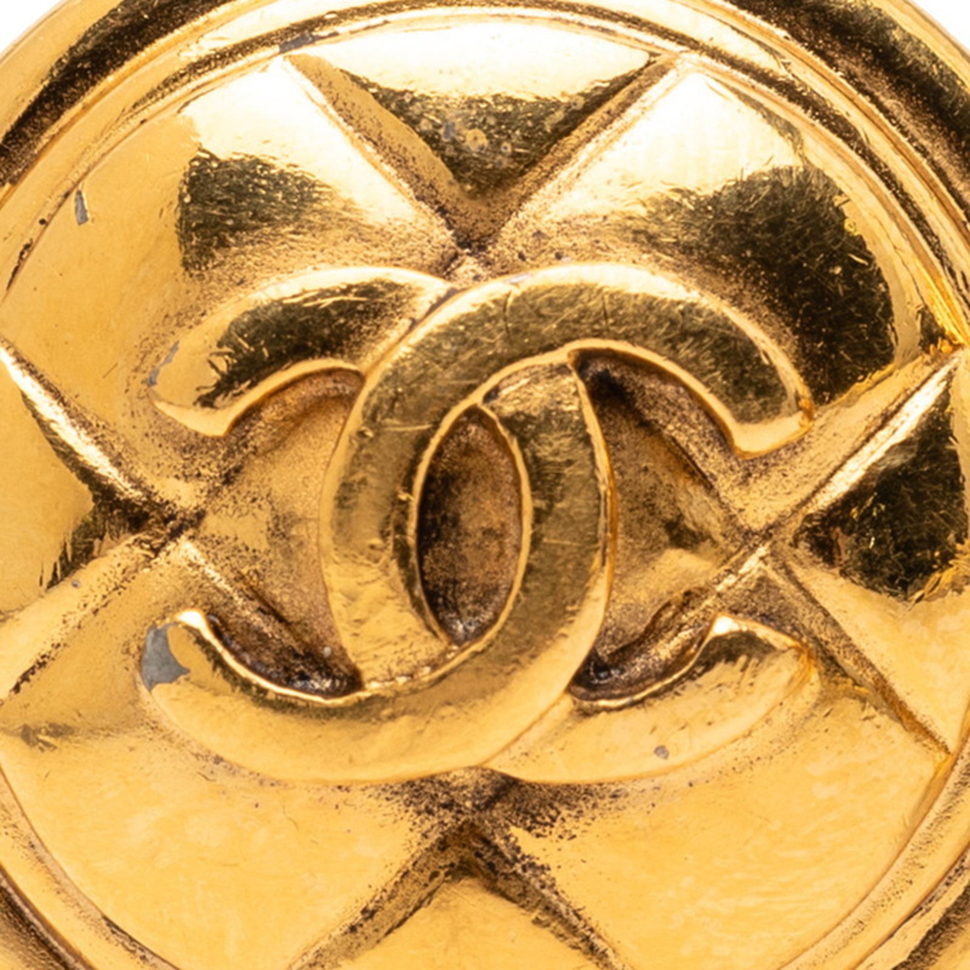 CC Logo Round Clip-On Earrings Metal Gold-Tone Metal