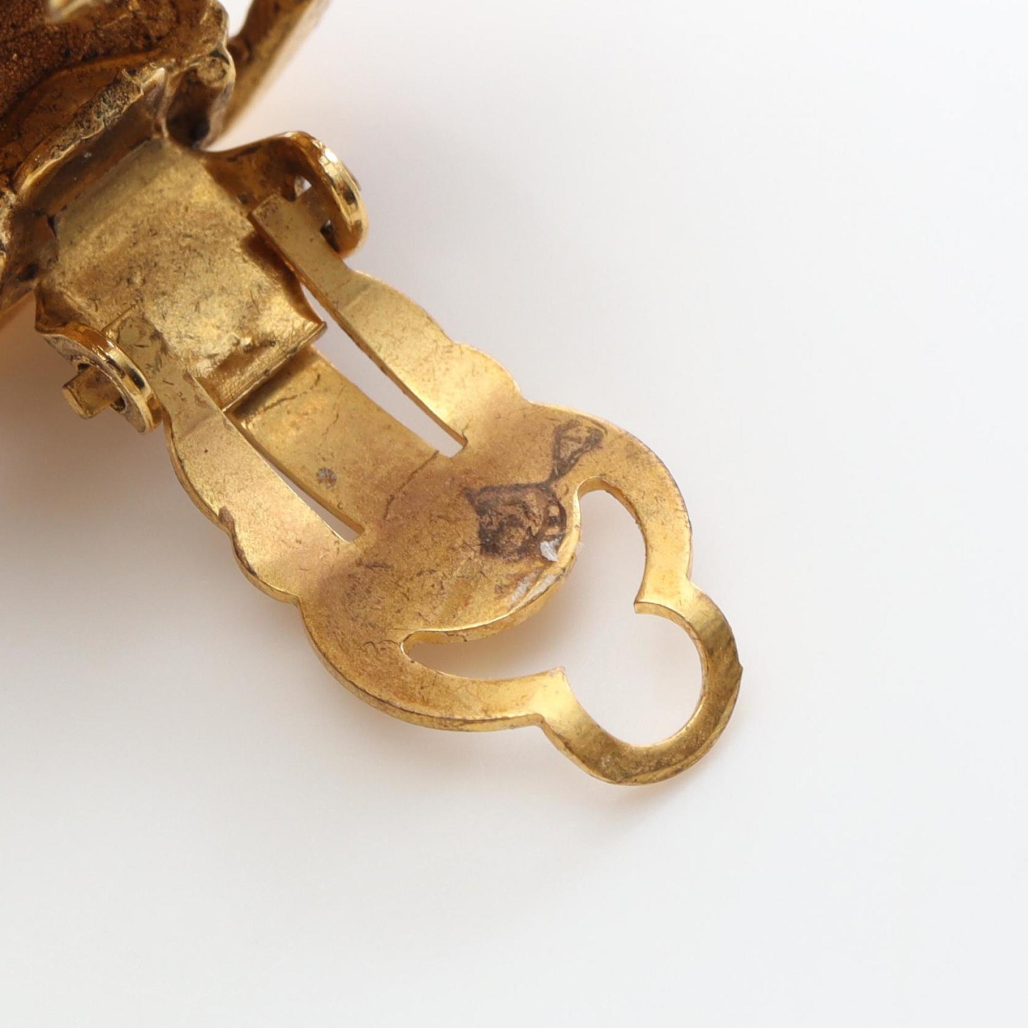 CC Logo Clip-On Earrings Metal Gold-Tone Metal