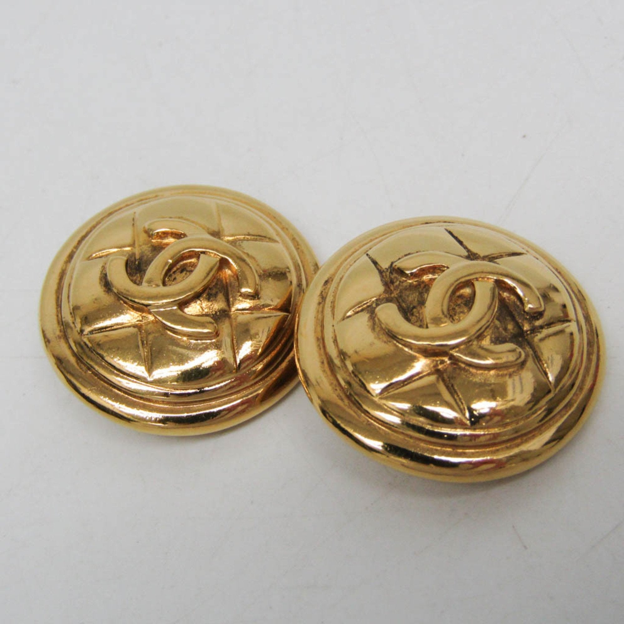 CC Logo Clip-On Earrings Metal Gold-Tone Metal