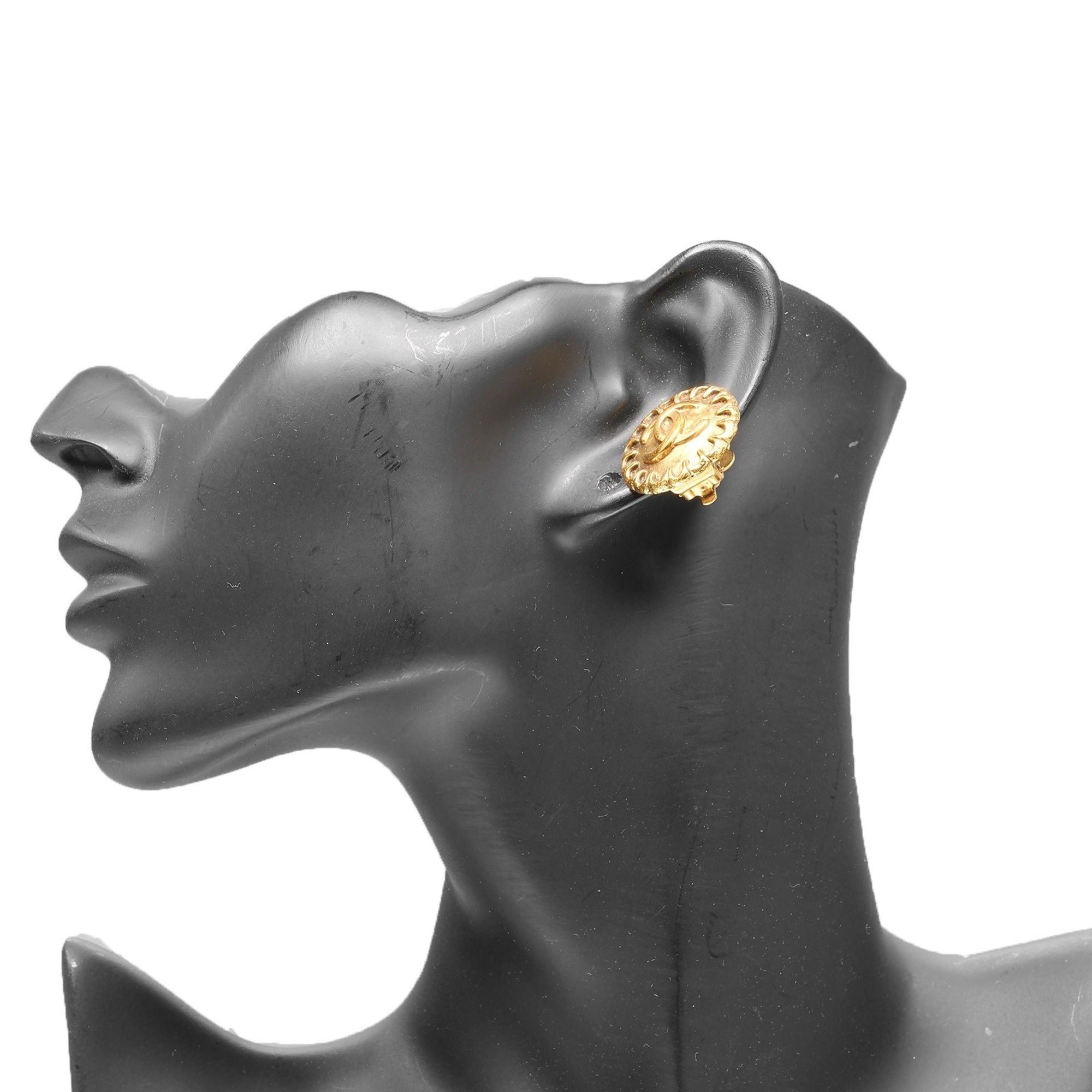 CC Logo Clip-On Single Earring Metal Gold-Tone Metal