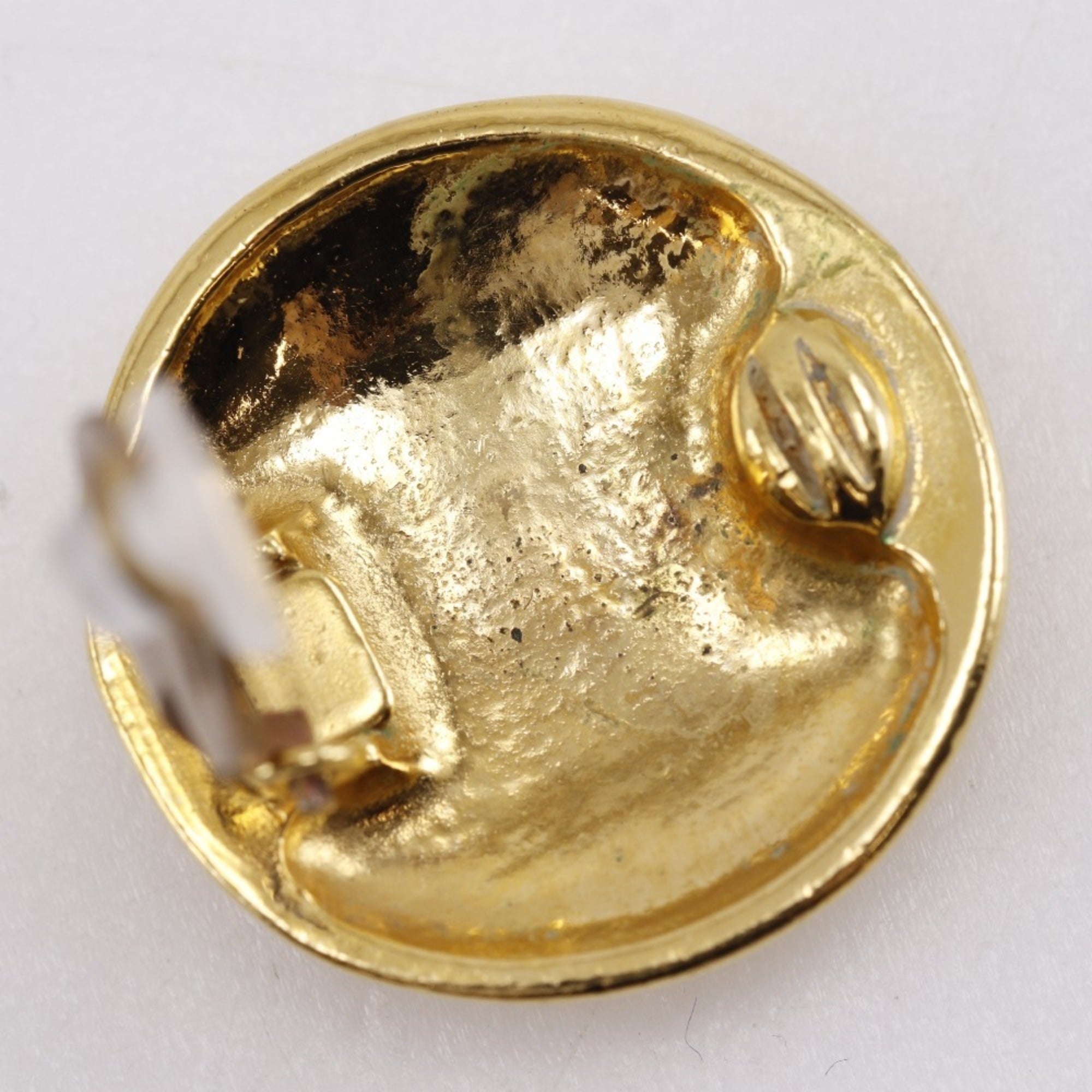 CC Logo Clip-On Earrings Metal Gold-Tone Metal