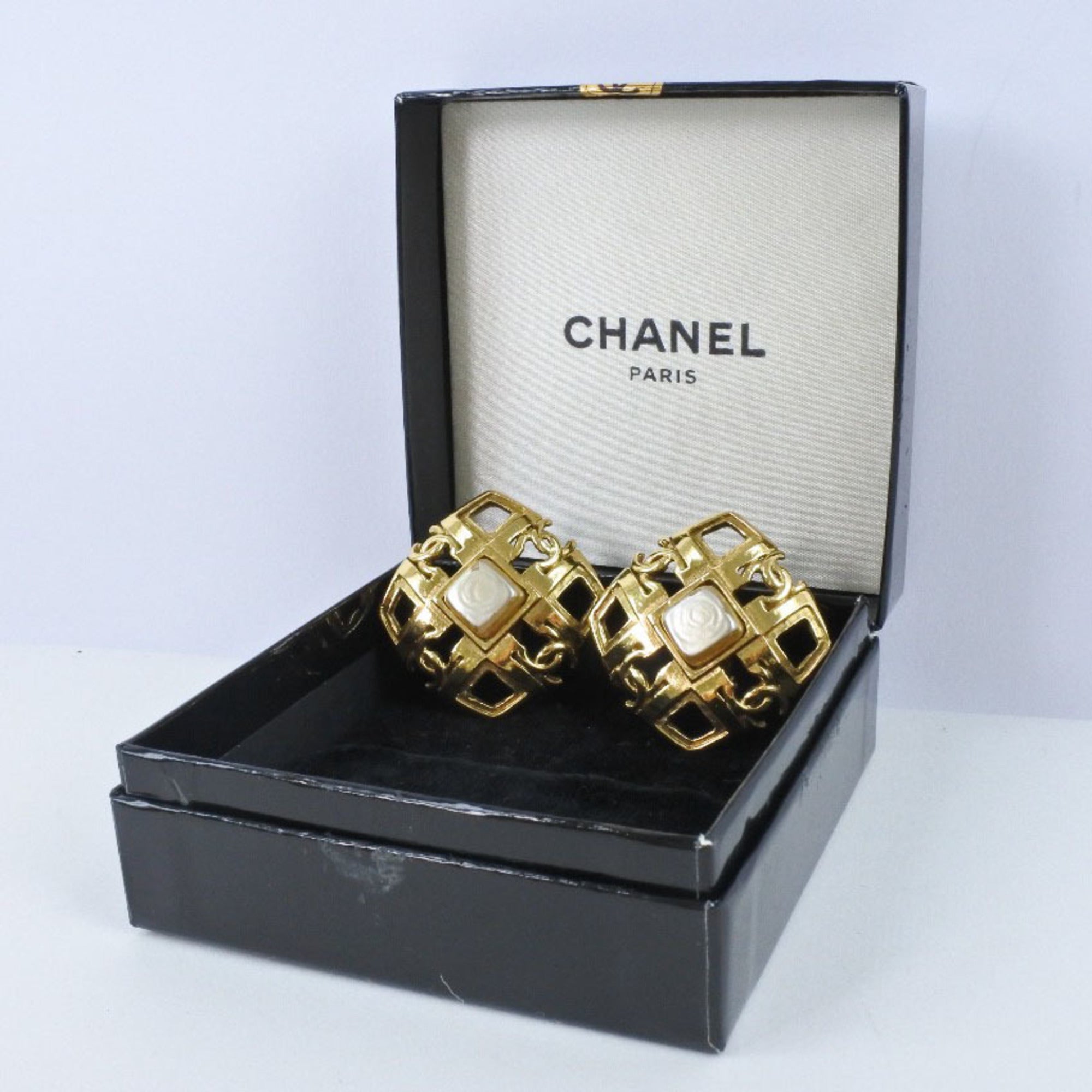 CC Logo Clip-On Earrings Metal Gold-Tone Metal