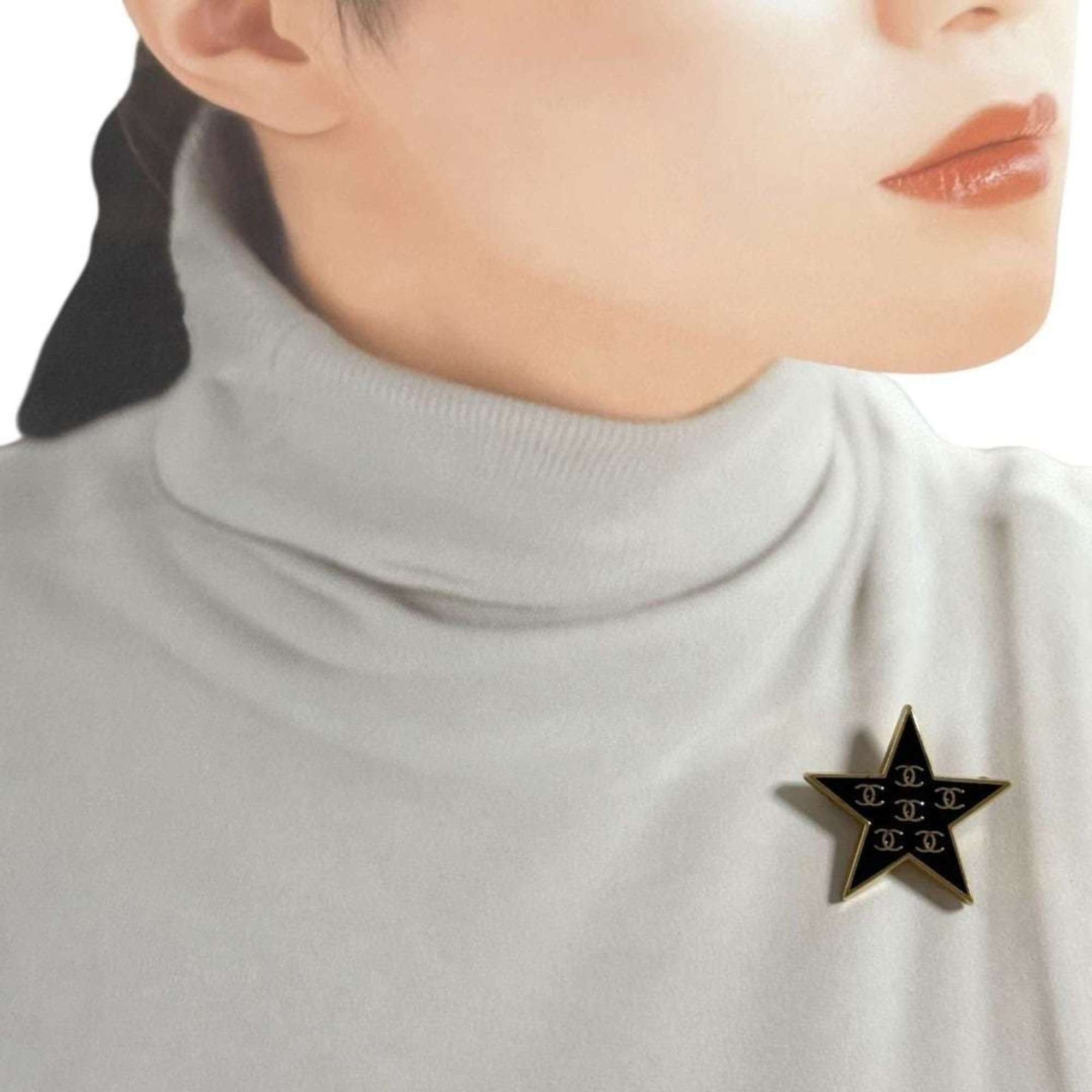 CC Logo Star Brooch Gold-Tone Metal